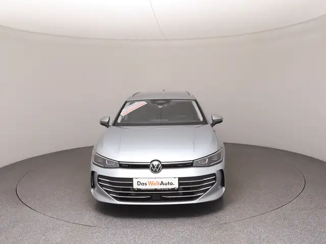 Volkswagen Passat view 3