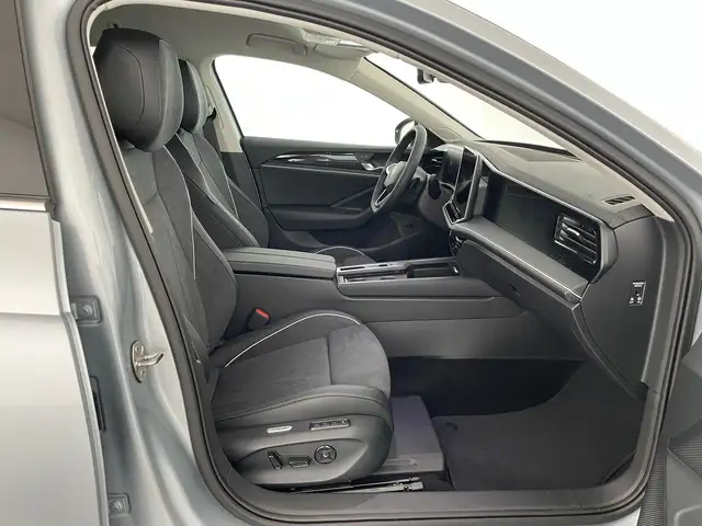 Volkswagen Passat view 10