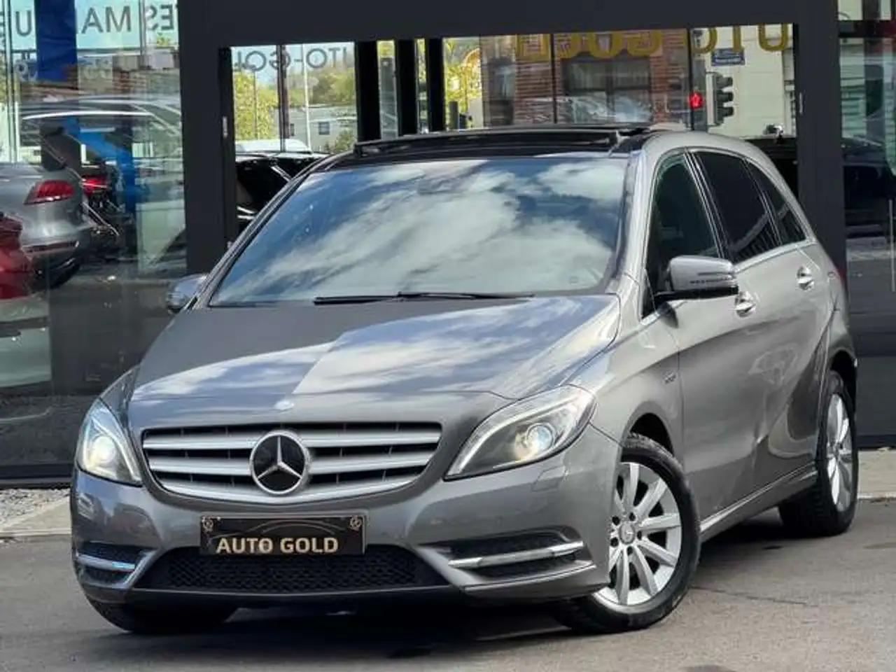 Mercedes-Benz B 200