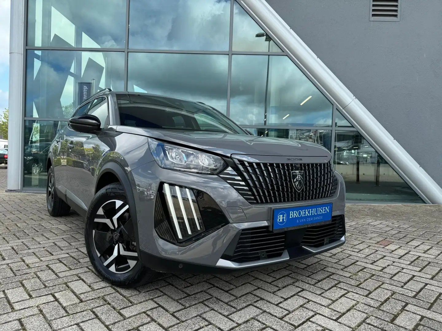 Peugeot 2008 1.2 Hybrid 136pk Allure Automaat / 360 Camera / Vi Grey - 2