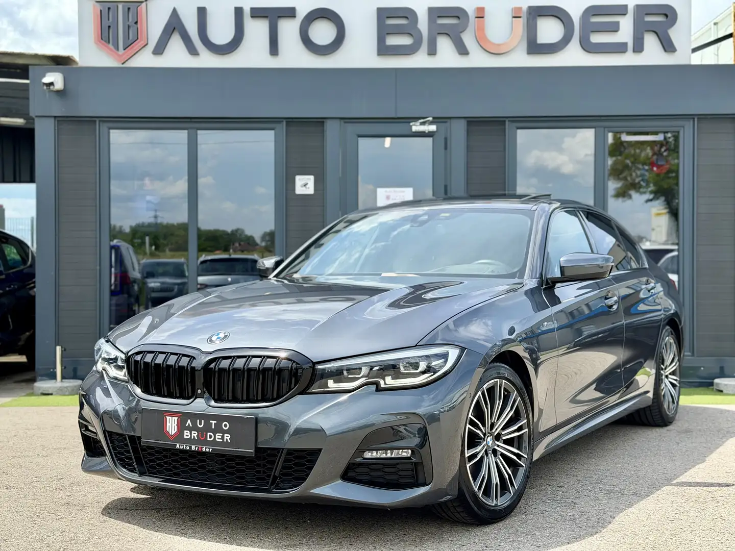 BMW 320 320d Aut. M Sport 360°*HUD*Live*Memory Grau - 2