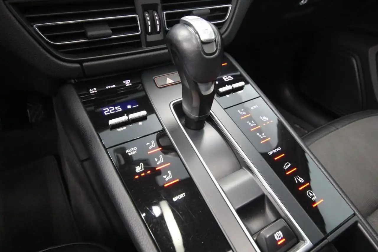 Porsche Macan снимка Porsche Macan