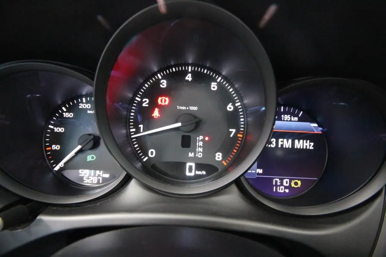 Porsche Macan снимка Porsche Macan