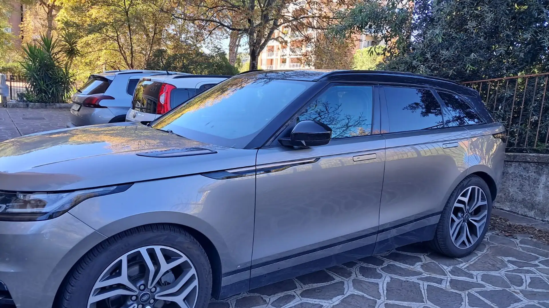 Land Rover Range Rover Velar Range Rover Velar 2017 2.0d i4 240cv auto my19 Gris - 1