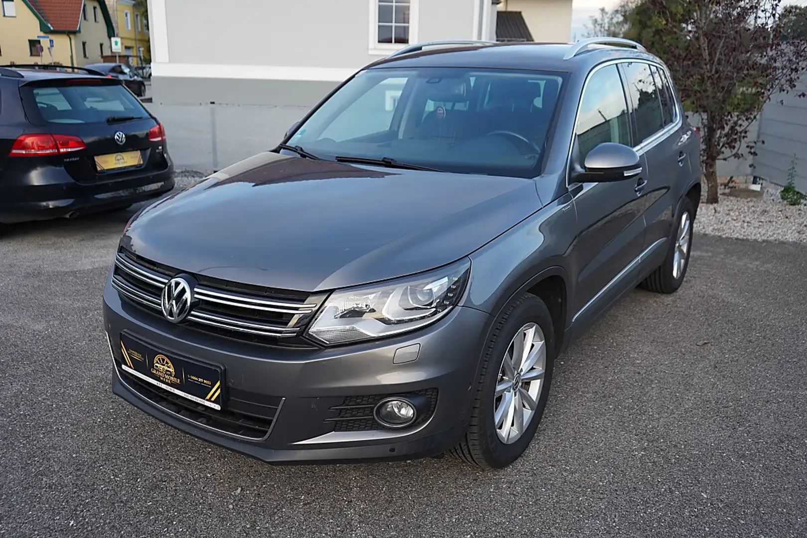 Volkswagen Tiguan 2,0 TDI Lounge BMT Grau - 1