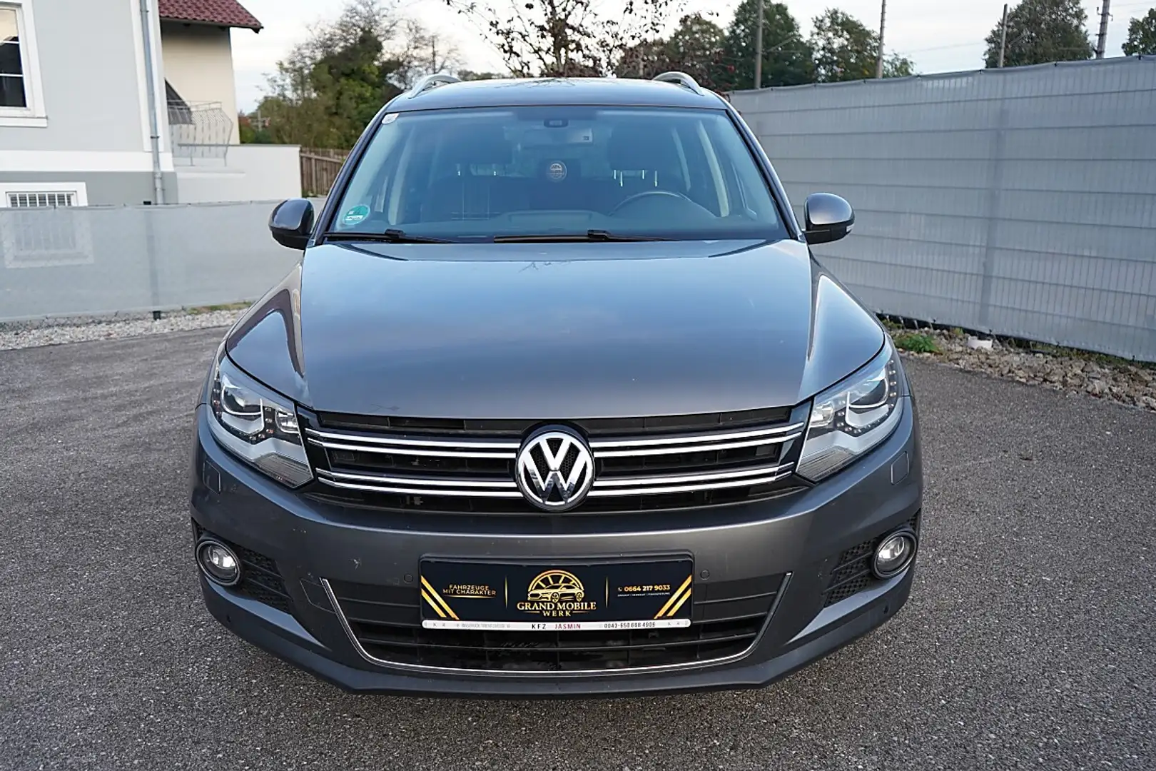 Volkswagen Tiguan 2,0 TDI Lounge BMT Grau - 2