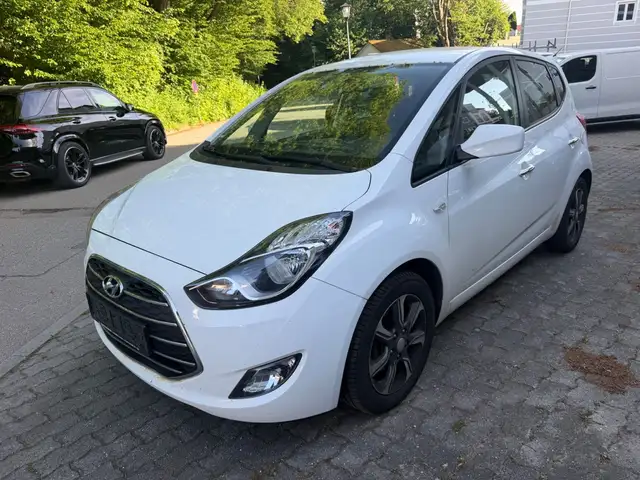 Hyundai iX20 blue Space