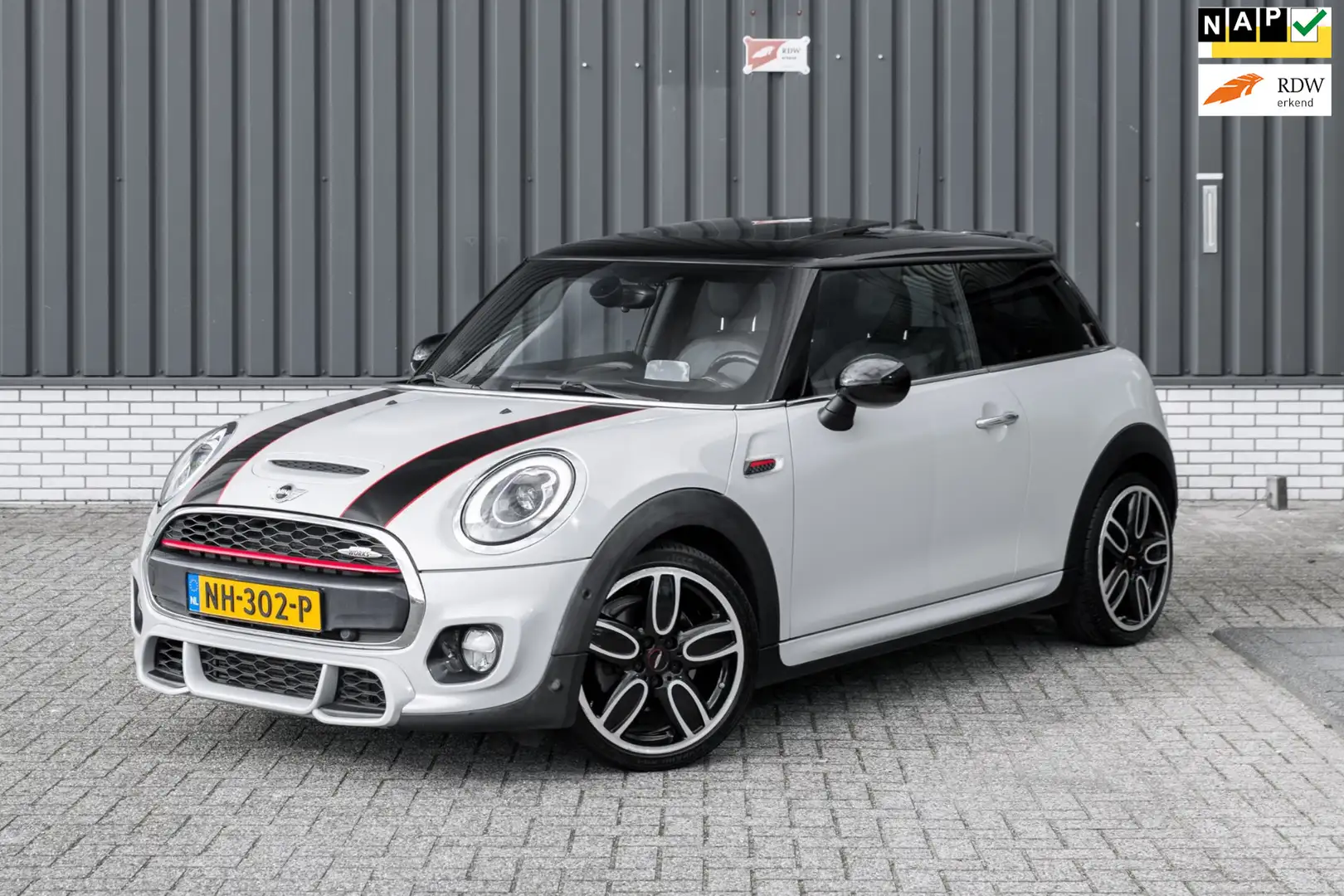 MINI Cooper S Mini 2.0 Chili Serious Business JCW Trim *Volledig Zilver - 1
