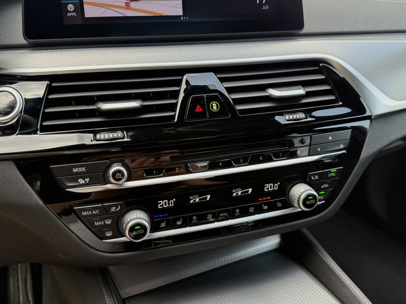 BMW 530 5-serie 530e xDrive iPerformance Executive HK HUD — photo 17