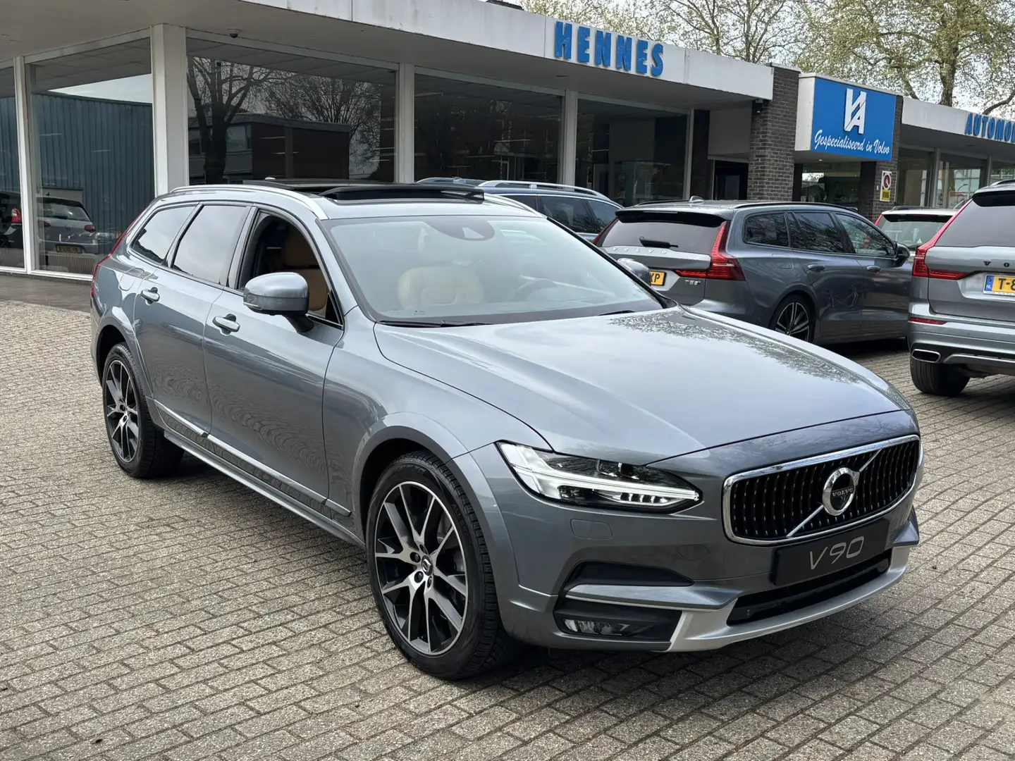 Volvo V90 Cross Country T5 AWD Pro HeadUp Luchtvering MASSAGE DAB Gri - 1