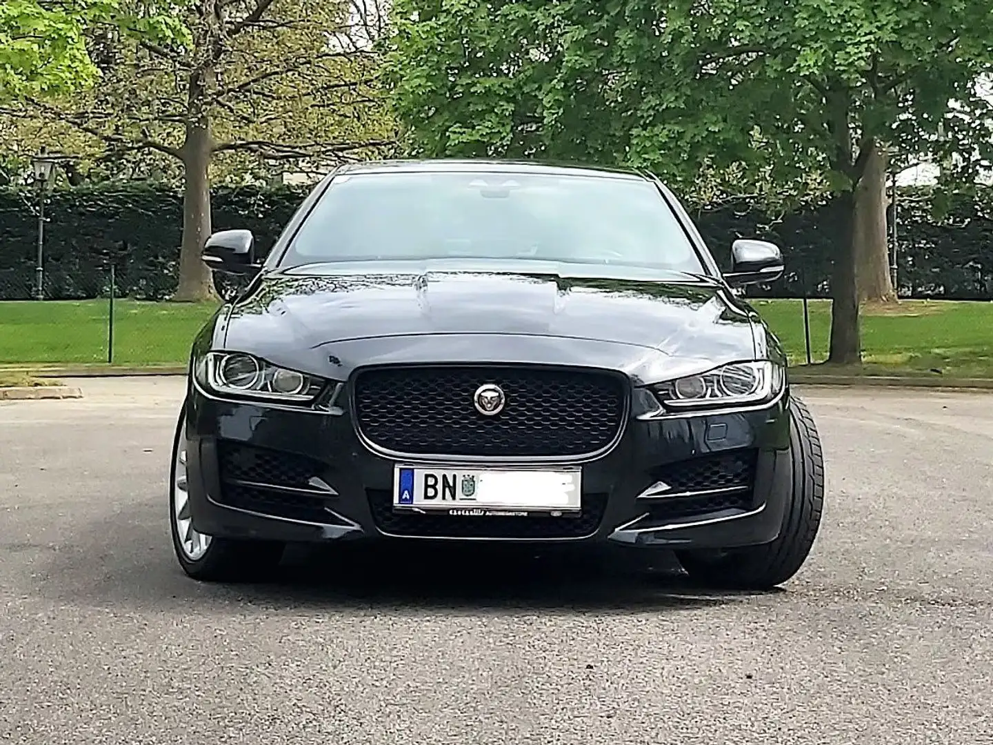 Jaguar XE 20d R-Sport AWD Automatik Negro - 1