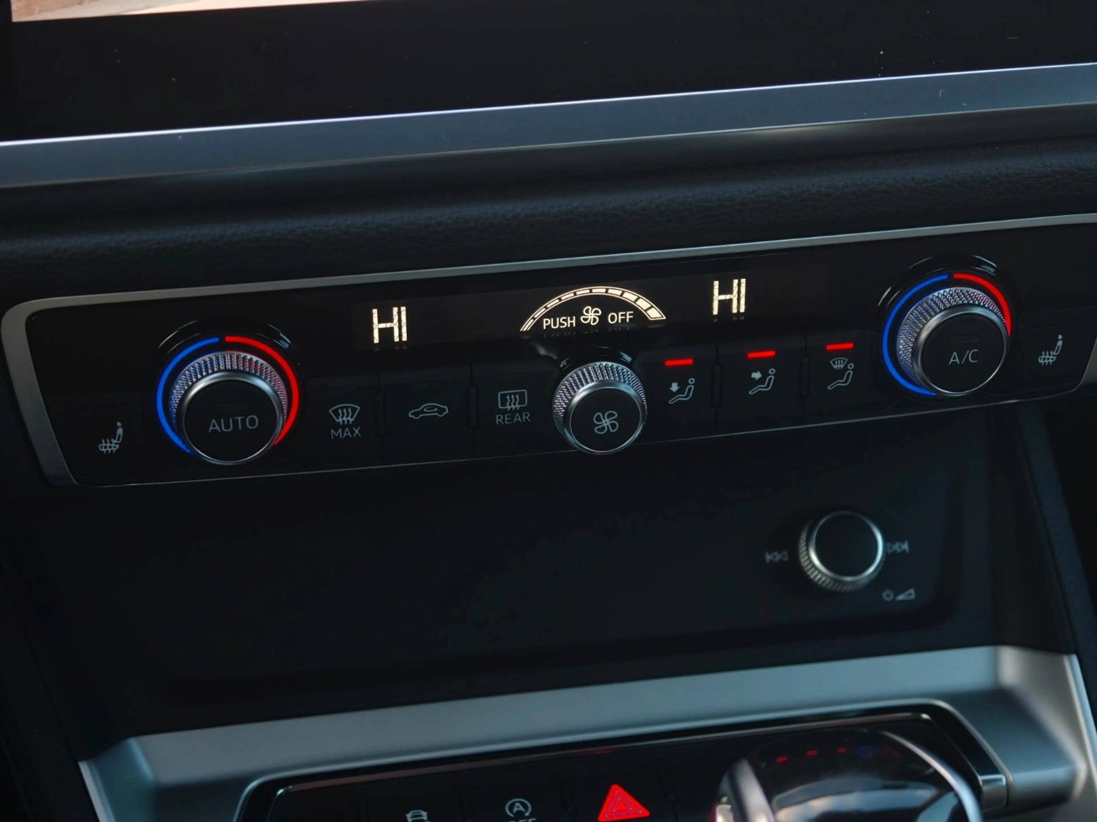 Audi Q3 35 TDI *AHK*B&O*KAMERA*NAVI*PDC*VIRTUAL* — photo 10