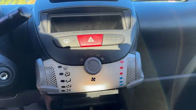 Citroen C1 view 13