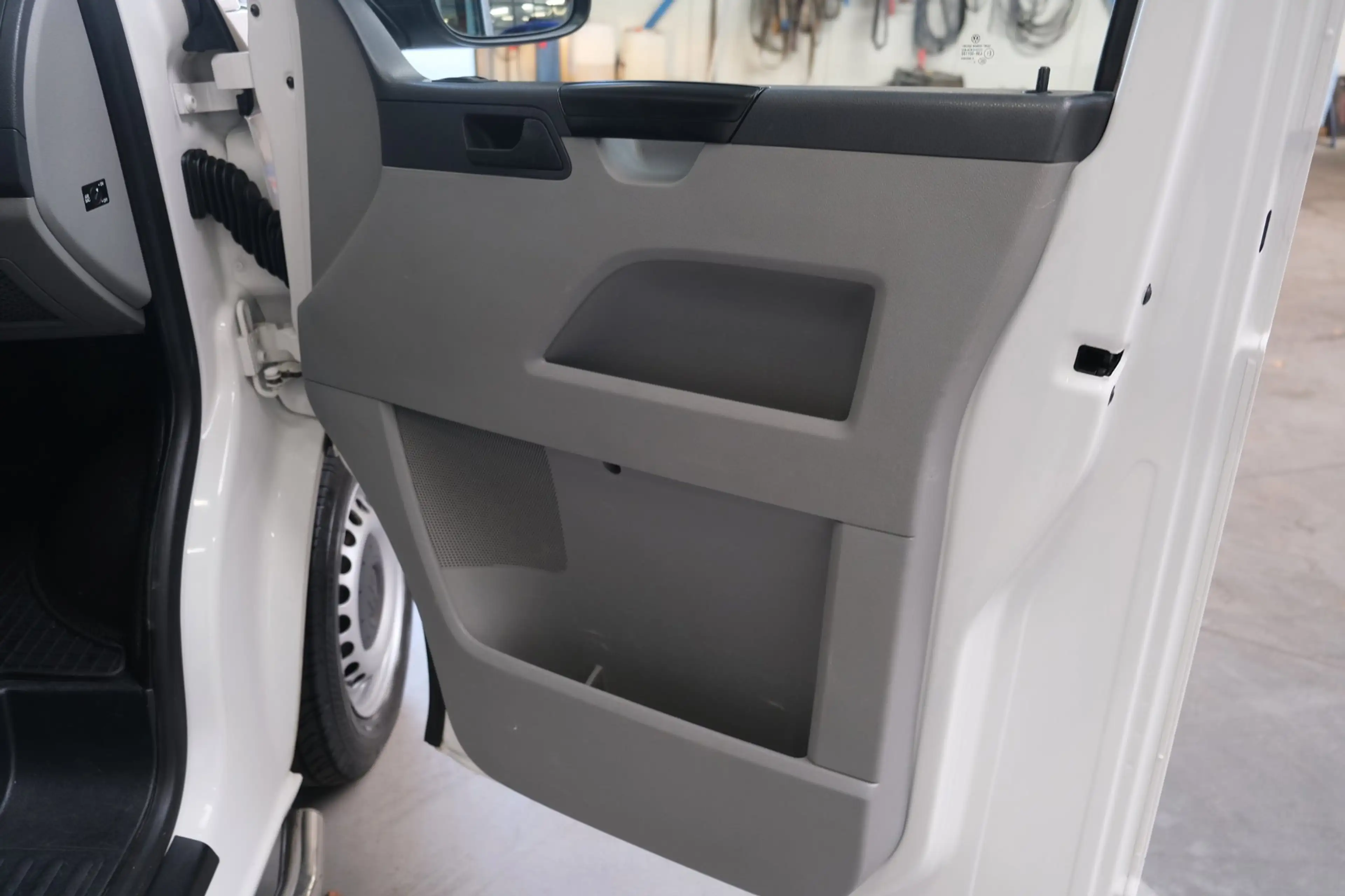 Volkswagen Transporter 2.0 TDI L1H1 3P - N.A.P. Airco, Trekhaak. — photo 6