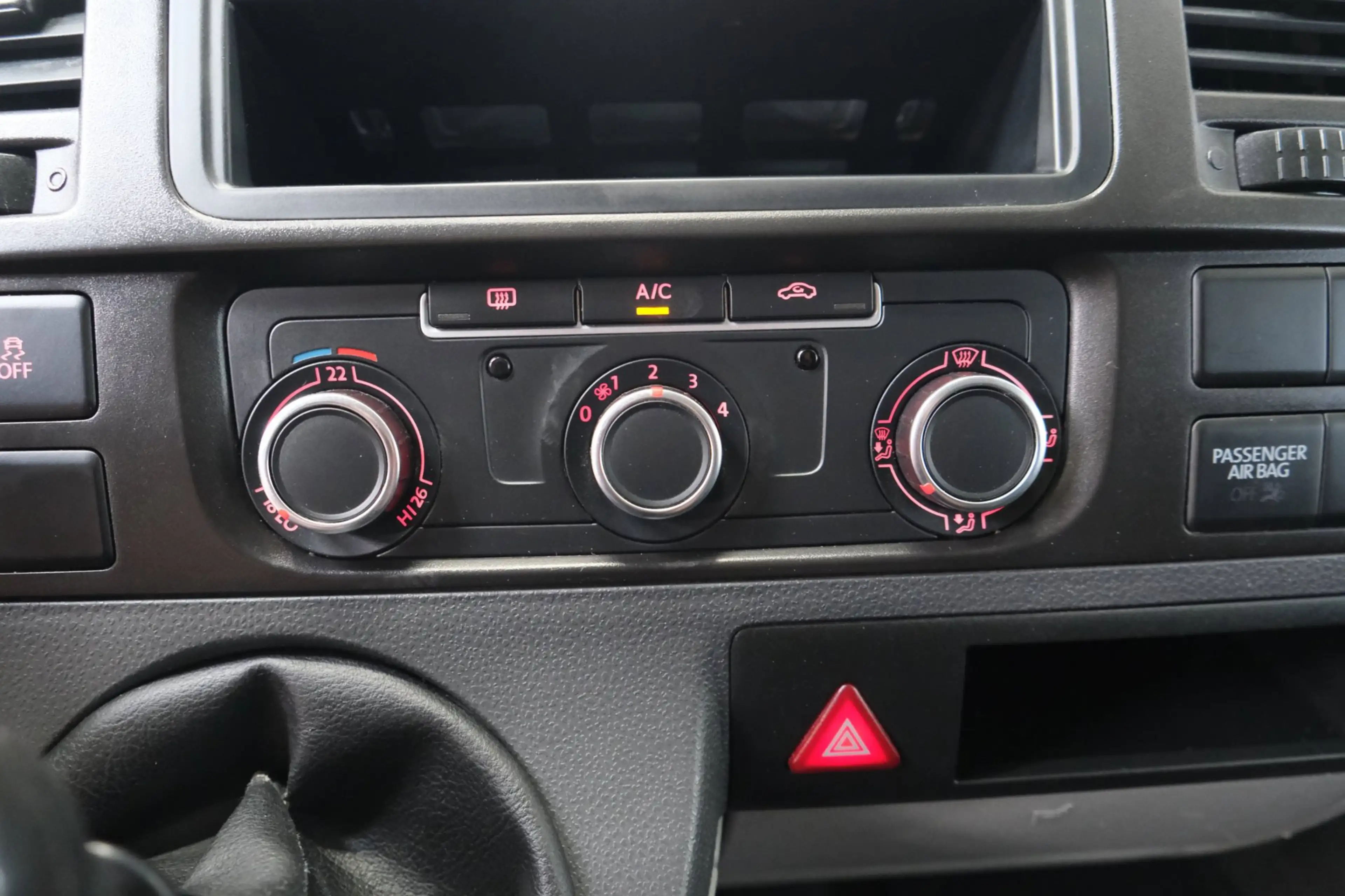 Volkswagen Transporter 2.0 TDI L1H1 3P - N.A.P. Airco, Trekhaak. — photo 19