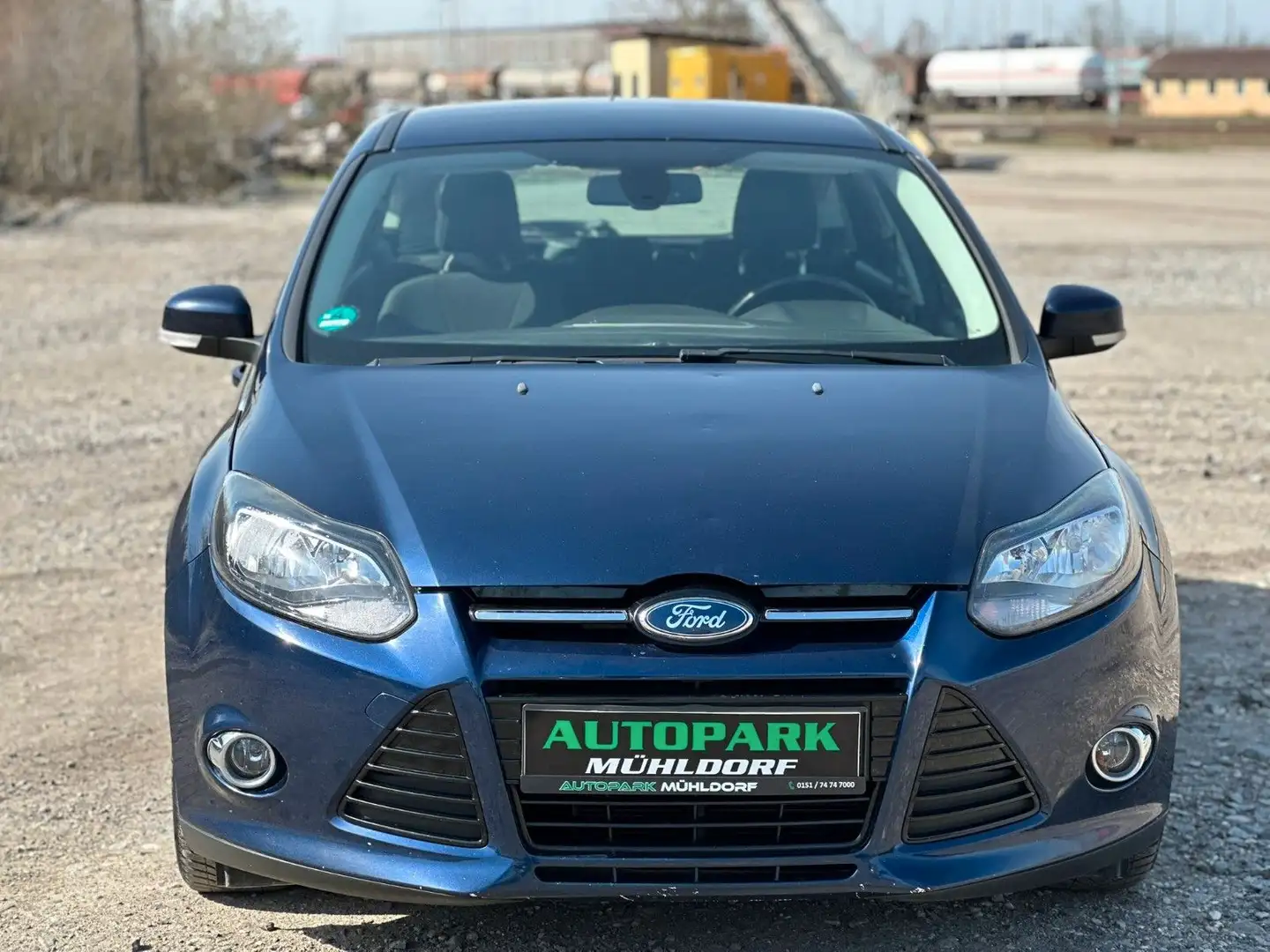 Ford Focus Lim. Titanium Blau - 1