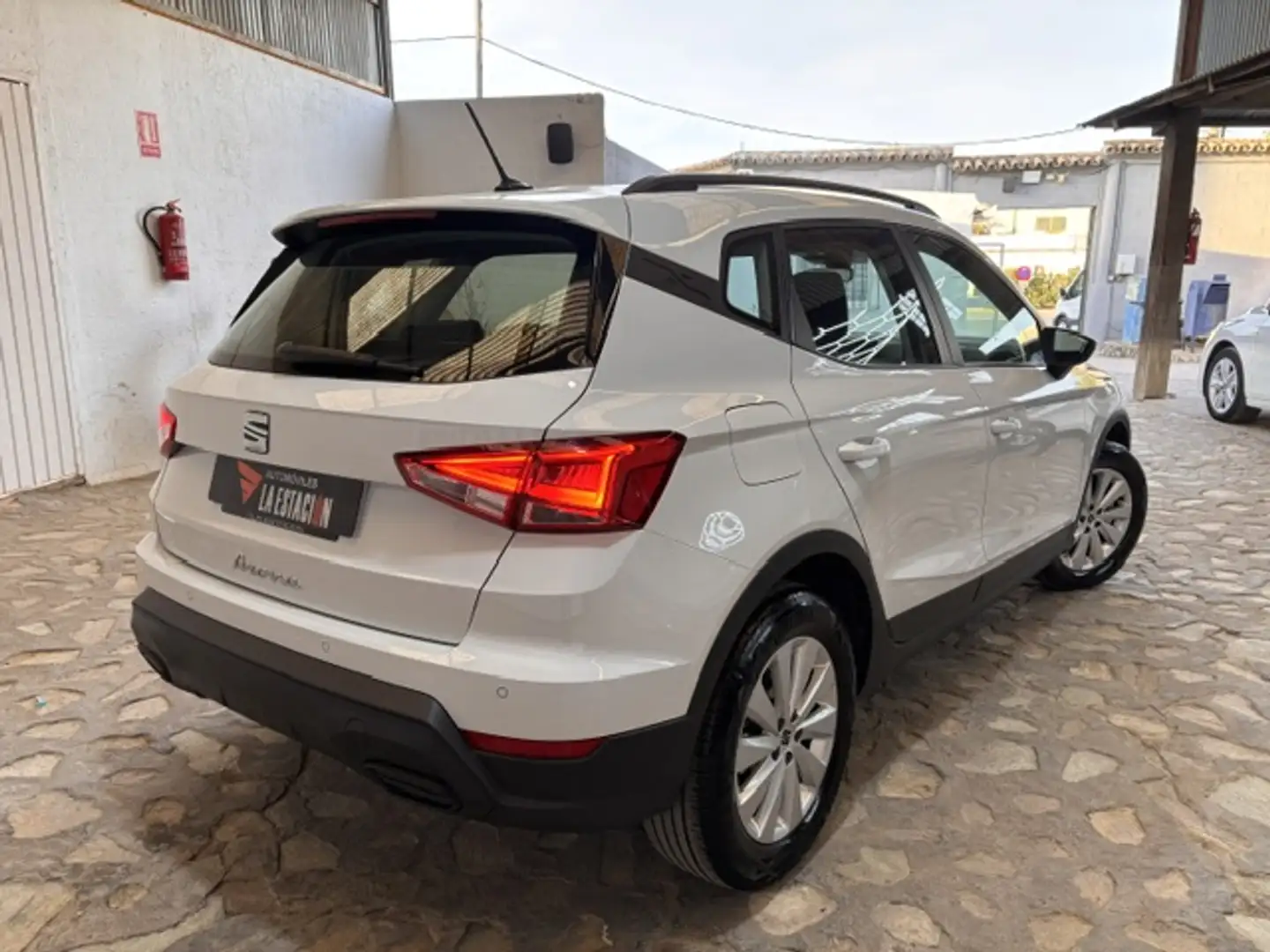SEAT Arona 1.0 TSI S&S Style 110 Blanco - 2