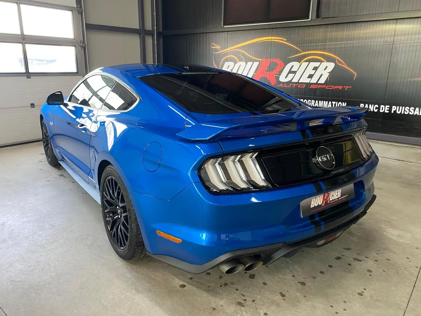 Ford Mustang Mustang Fastback V8 5.0 BVA10 GT Blau - 2