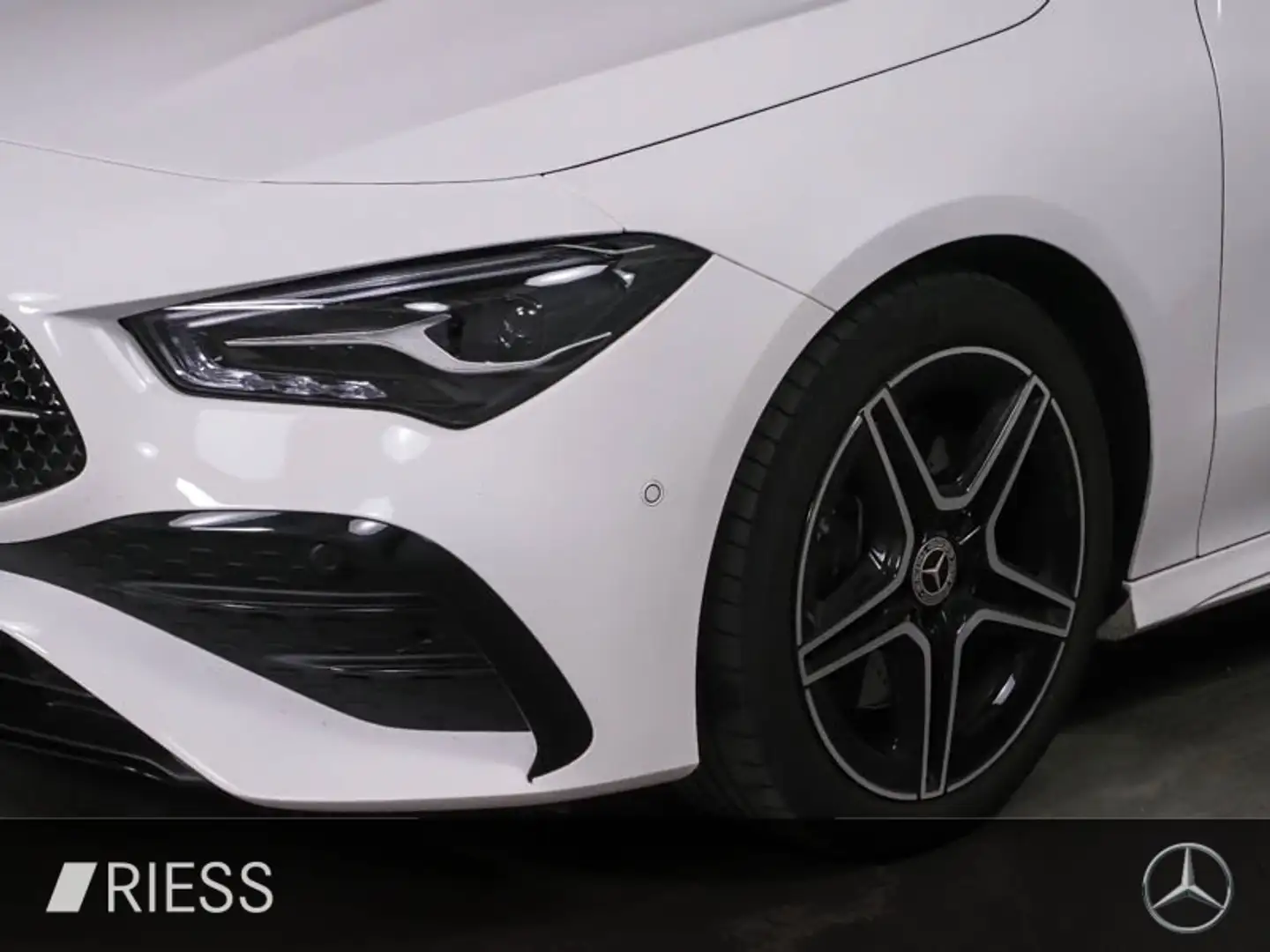Mercedes-Benz CLA 200 Coupé AMG Sport Navi LED Pano W-Paket Keyless Wit - 2