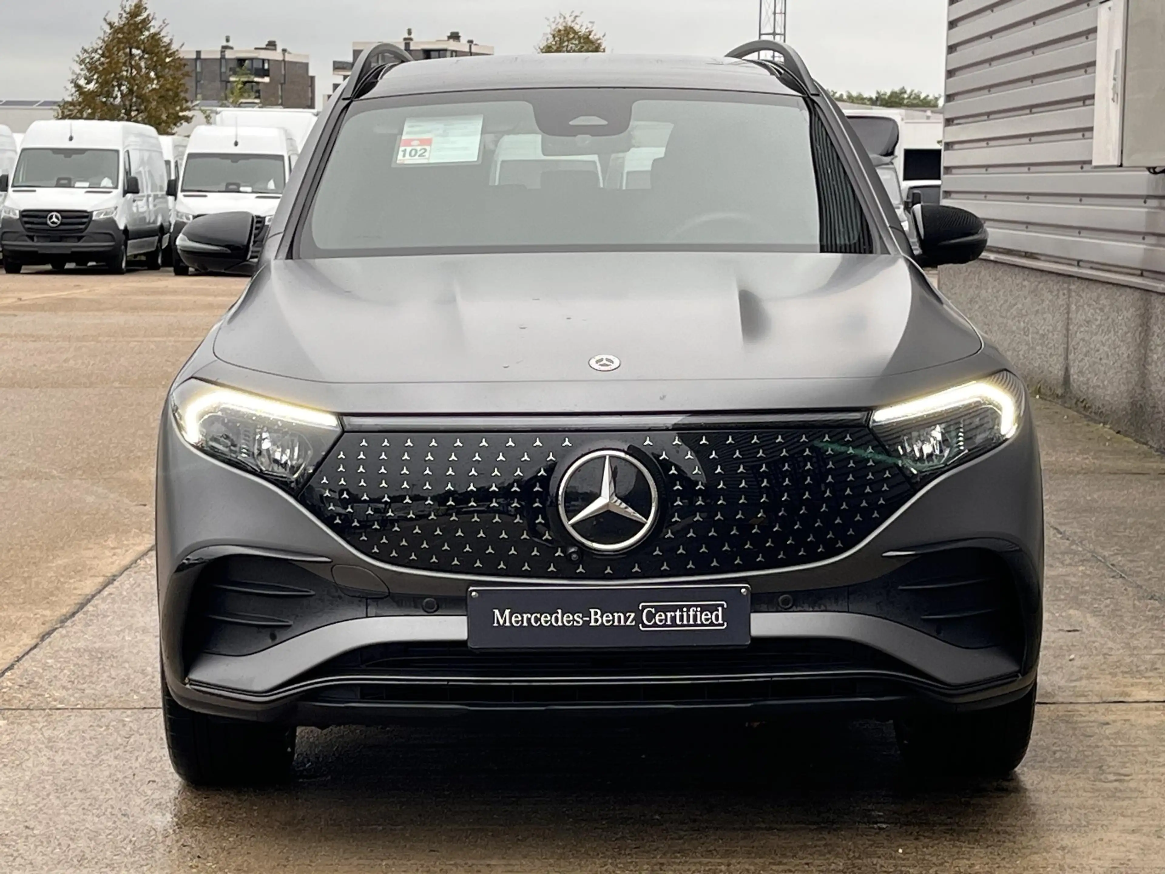 Mercedes-Benz EQB 350 4MATIC AMG Line — photo 2