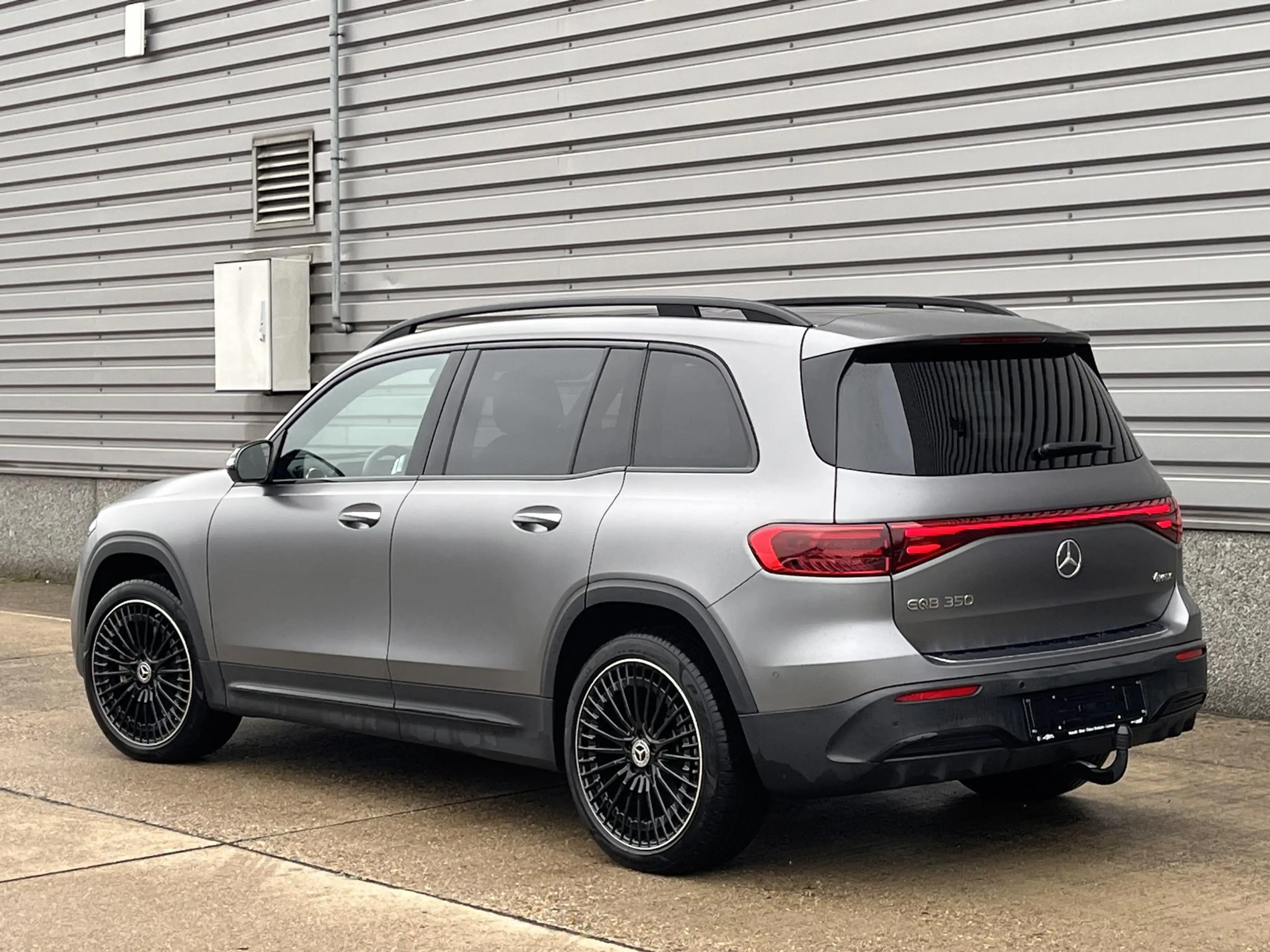 Mercedes-Benz EQB 350 4MATIC AMG Line — photo 5