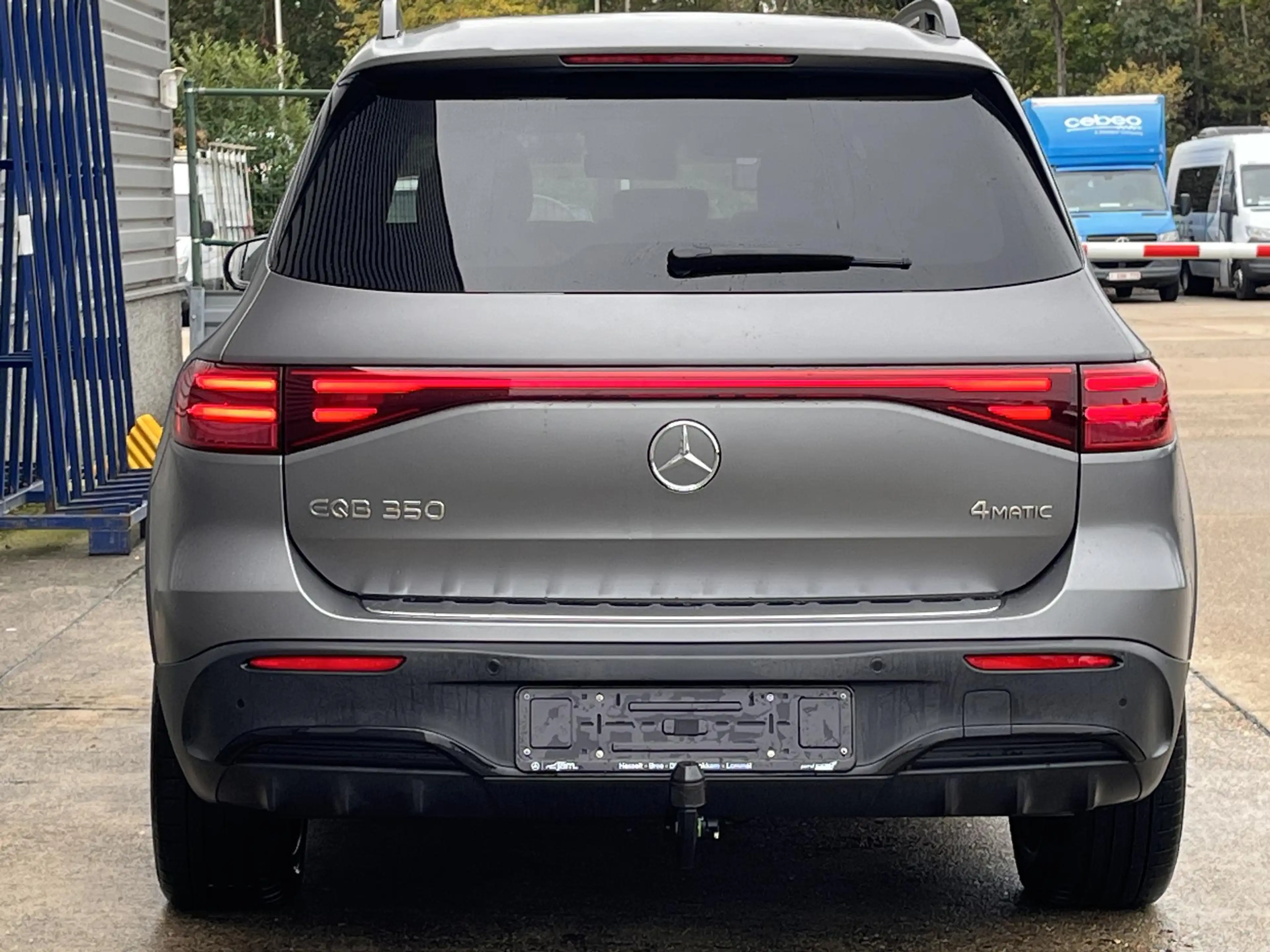 Mercedes-Benz EQB 350 4MATIC AMG Line — photo 6