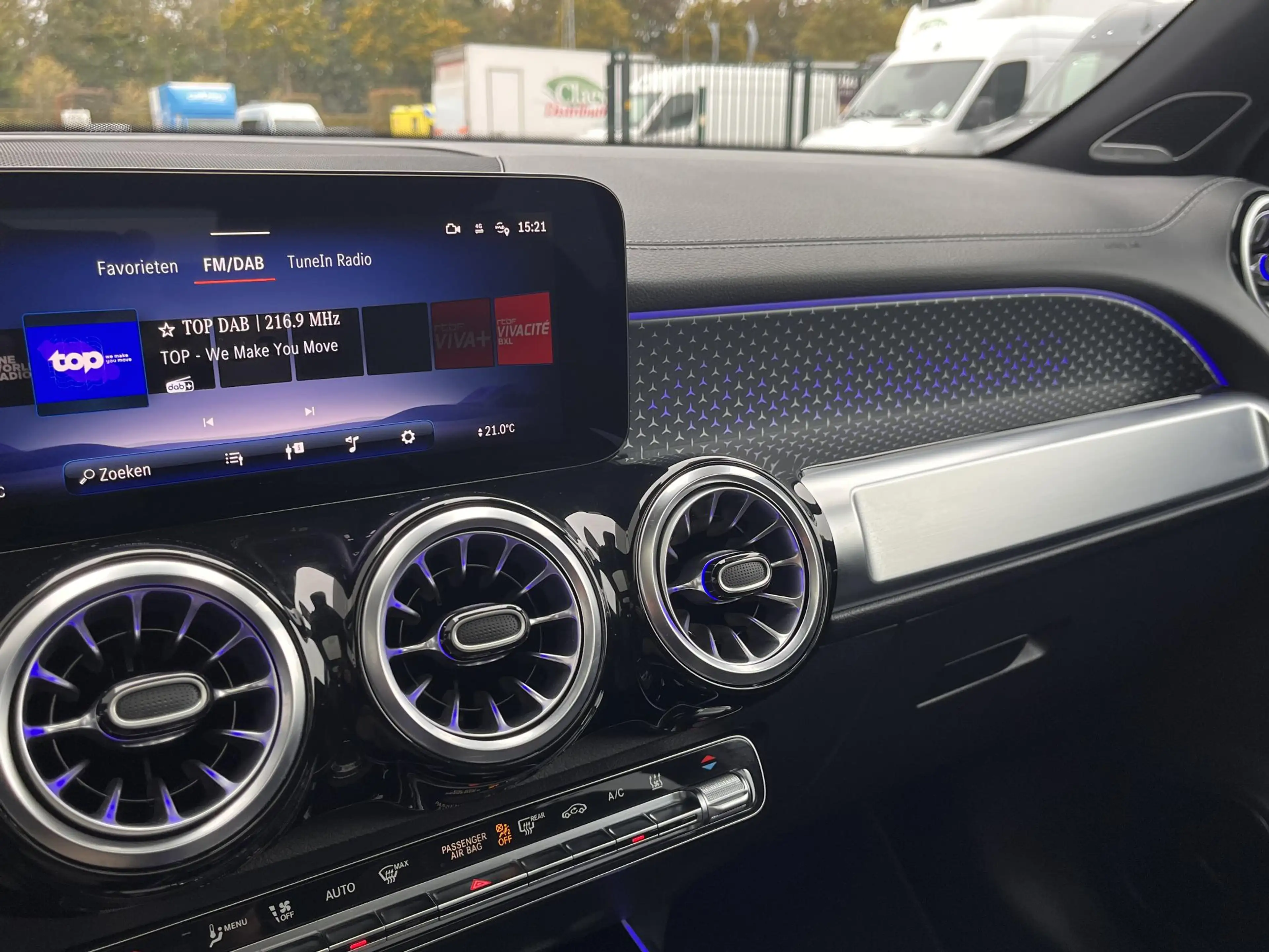 Mercedes-Benz EQB 350 4MATIC AMG Line — photo 13