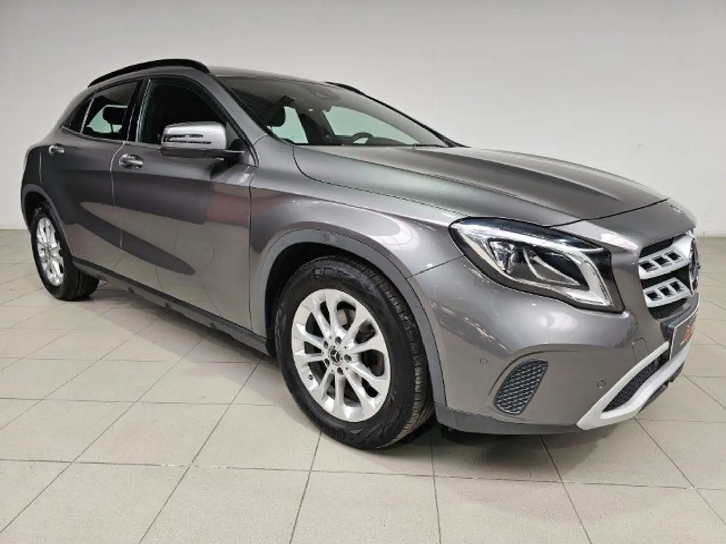 Mercedes-Benz GLA 180 GLA 180 7G-DCT Urban - 2