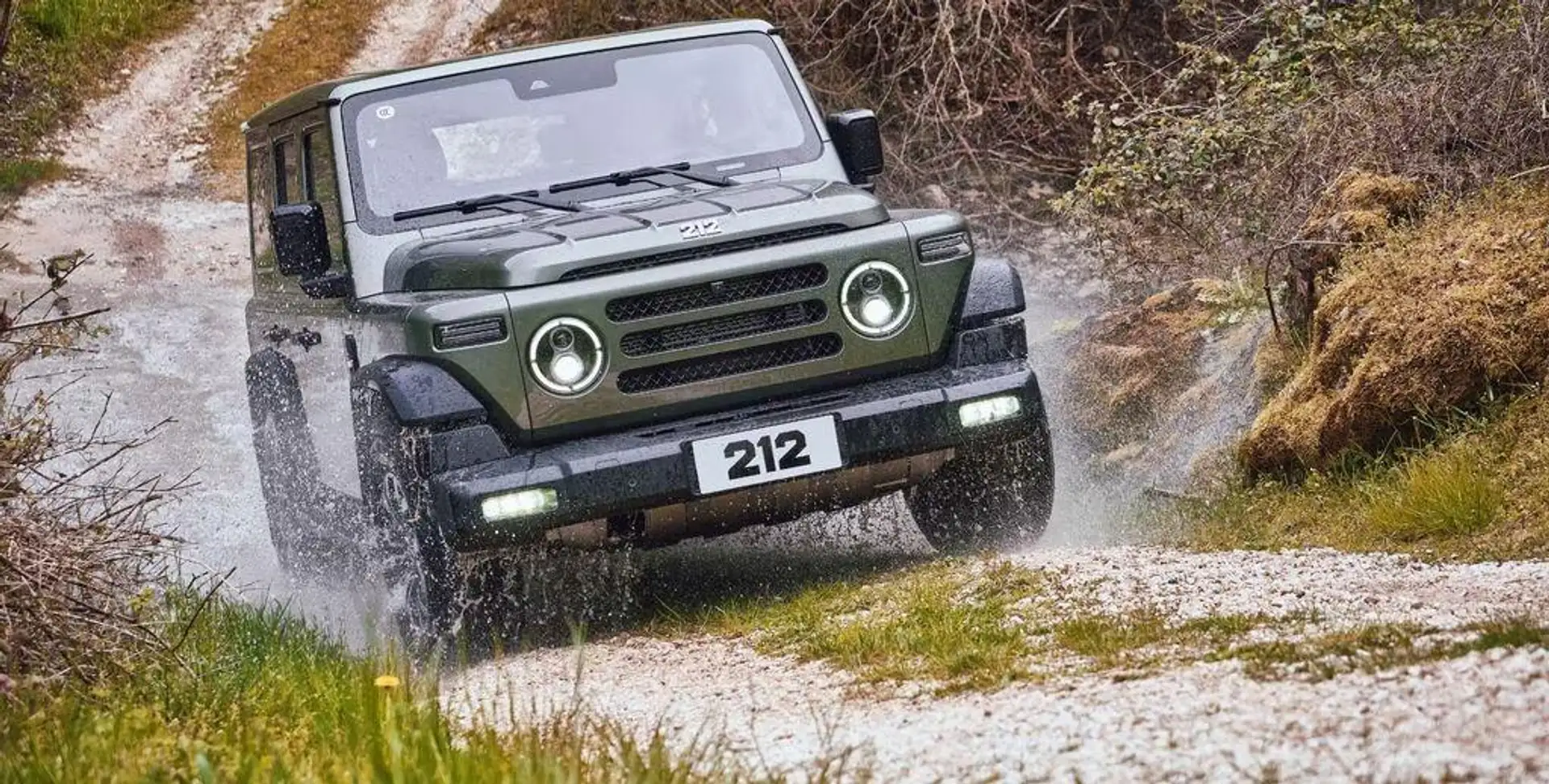 EMC 212 2.0 tgdi Adventurer 4wd 8at Schwarz - 1