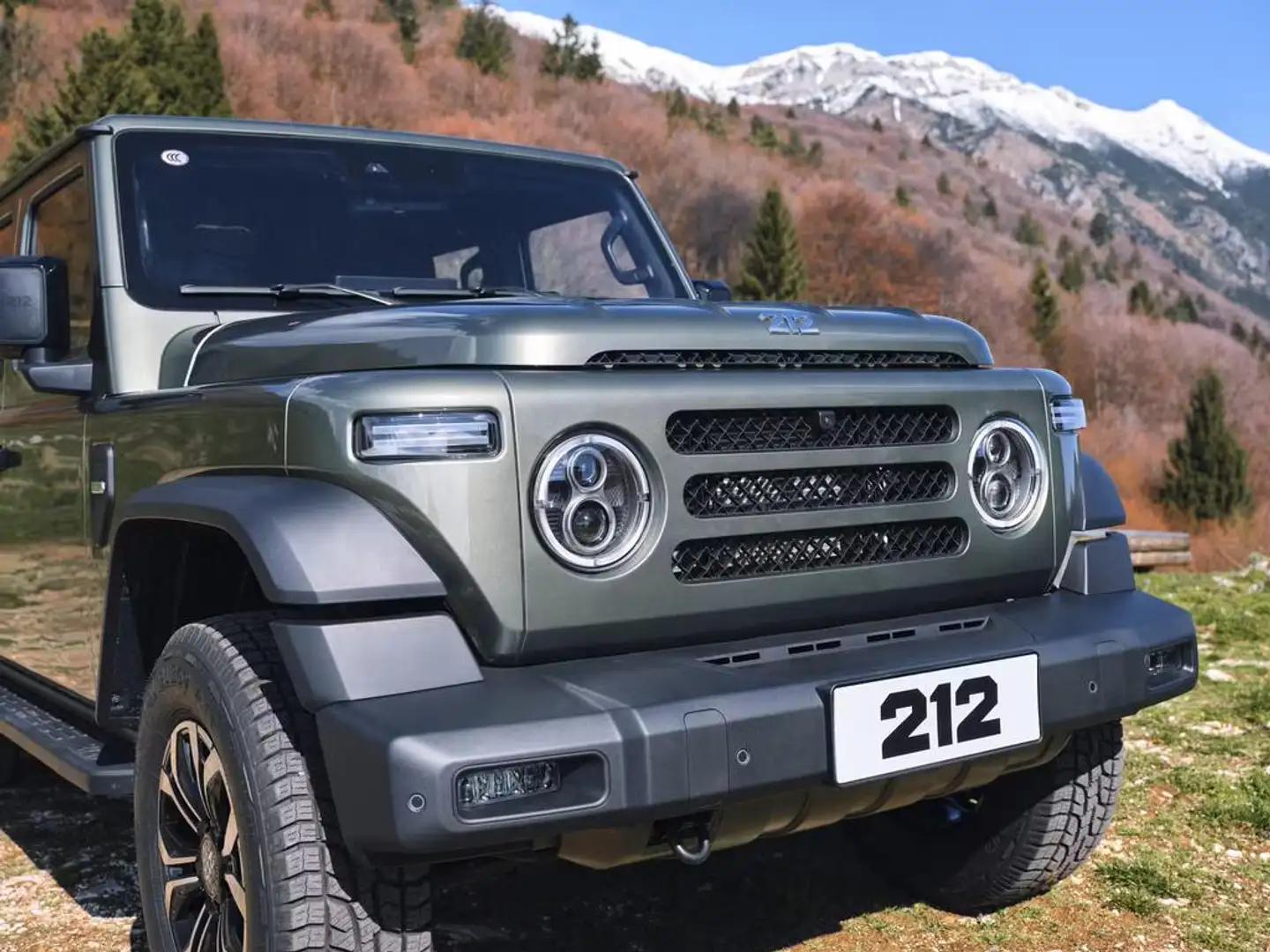 EMC 212 2.0 tgdi Adventurer 4wd 8at Schwarz - 2