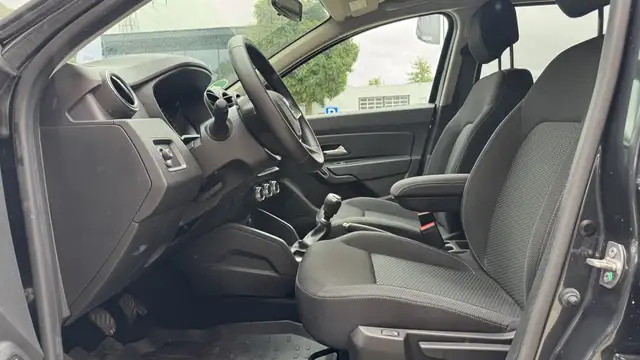 Dacia Duster view 9