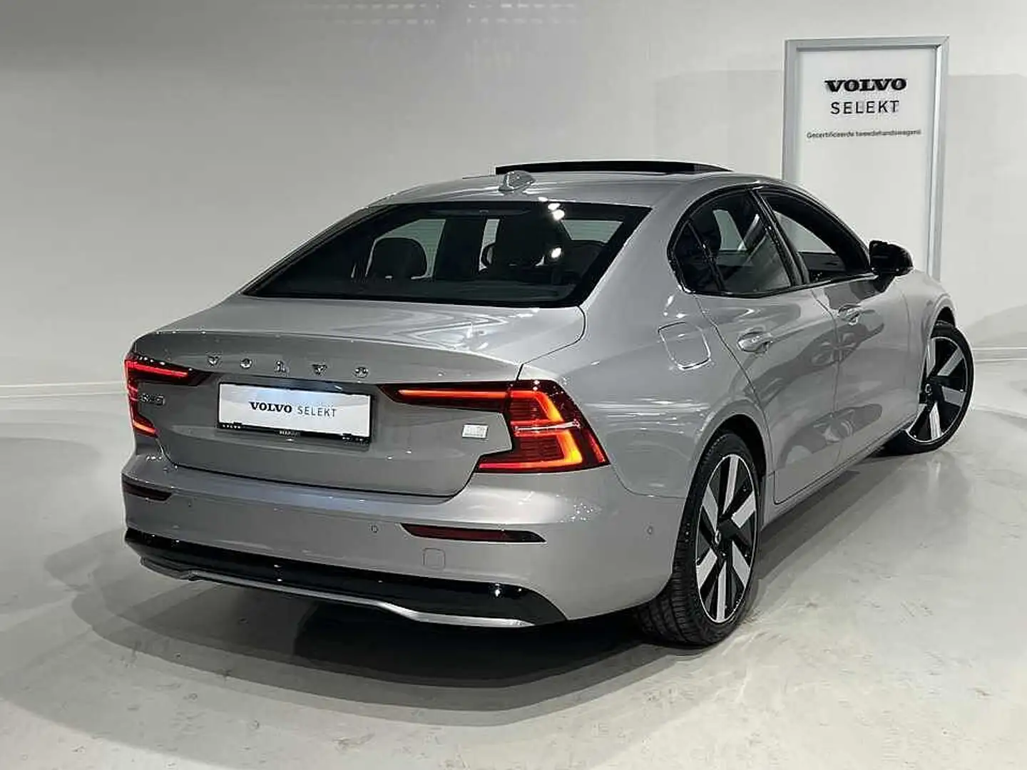 Volvo S60 III T6 Recharge Plus Long Range Zilver - 2