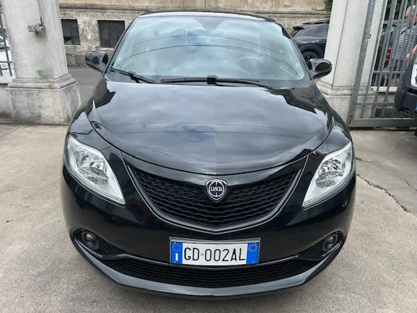 Lancia Ypsilon 1.0 fireflyhybrid Gold SOLO17000 KM X NEO PATETATI Schwarz - 2