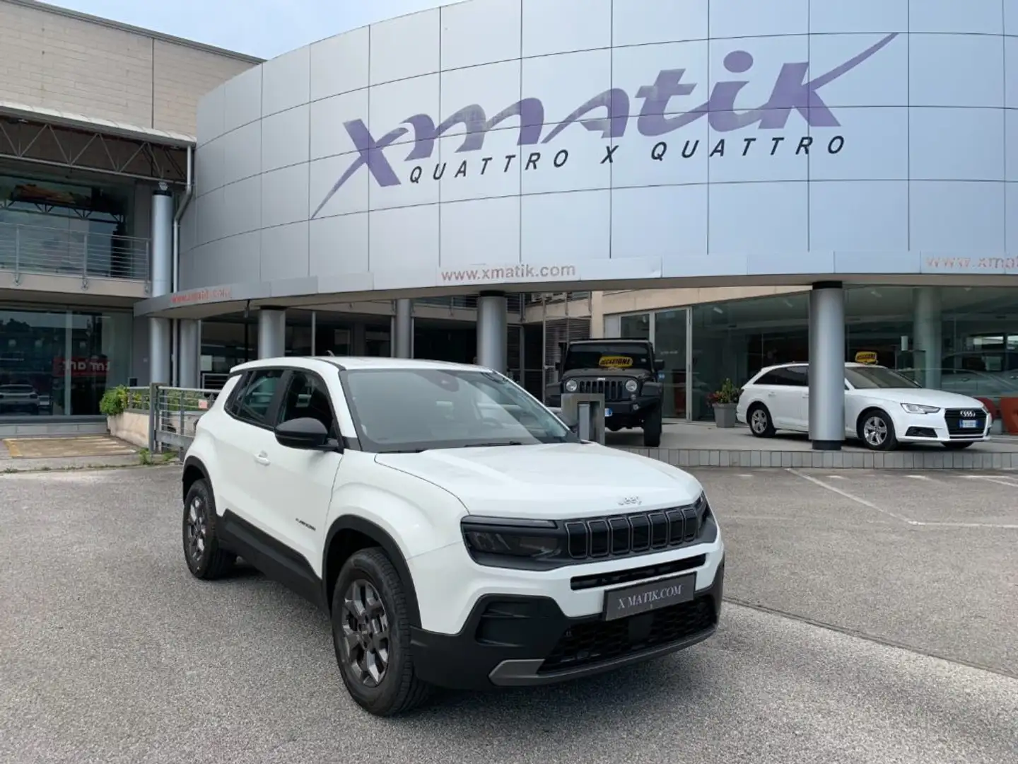 Jeep Avenger 1.2 Turbo MHEV Longitude AUTOMATICA Weiß - 1