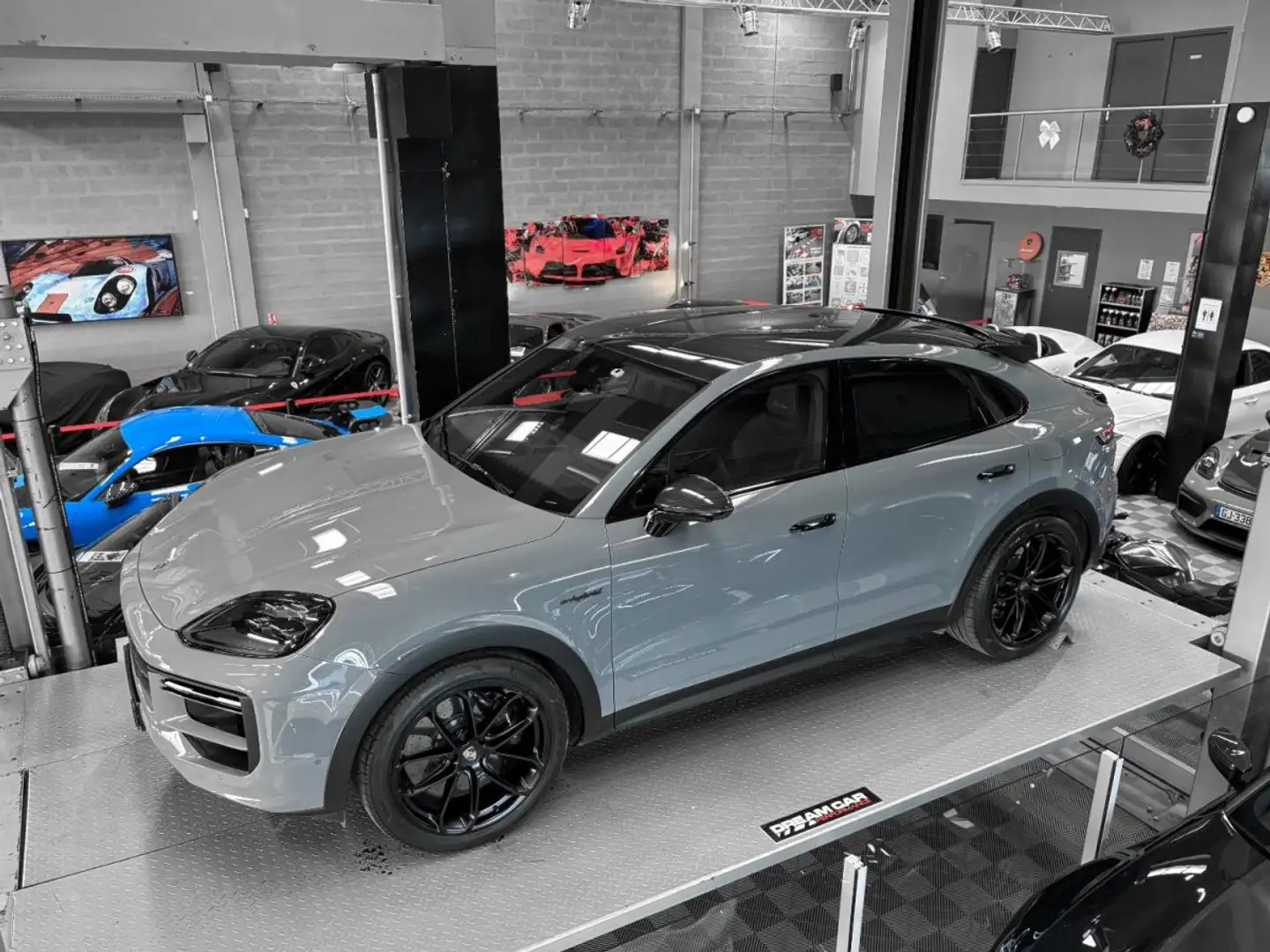 Porsche Cayenne TURBO E-HYBRID PACK GT Grau - 1