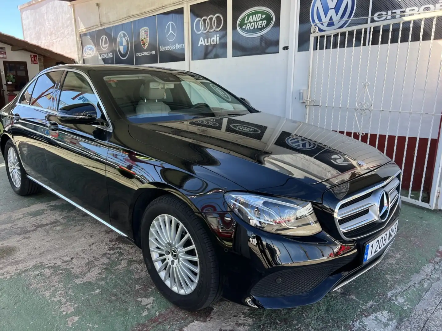 Mercedes-Benz E 200 200d 9G-Tronic 150 Negro - 1