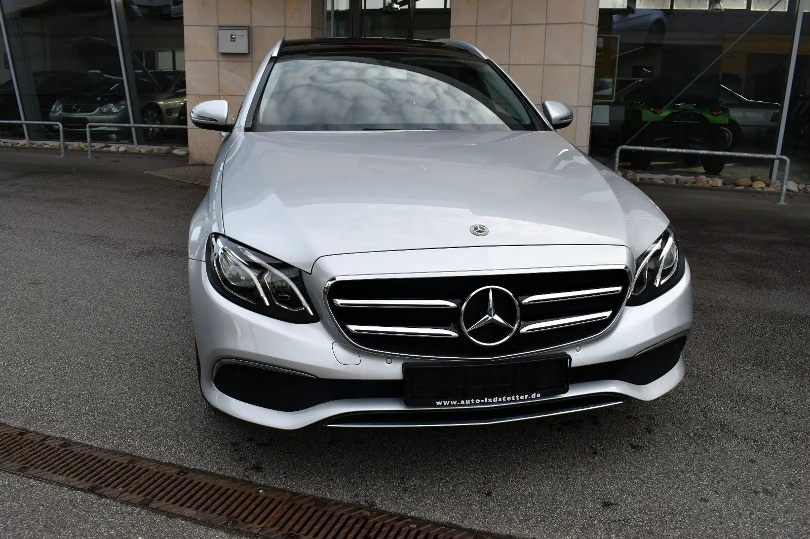 Mercedes-Benz E 300 E300T deAvantg*Hybrid*Pano*LED*Kamera*Widescreen Zilver - 2