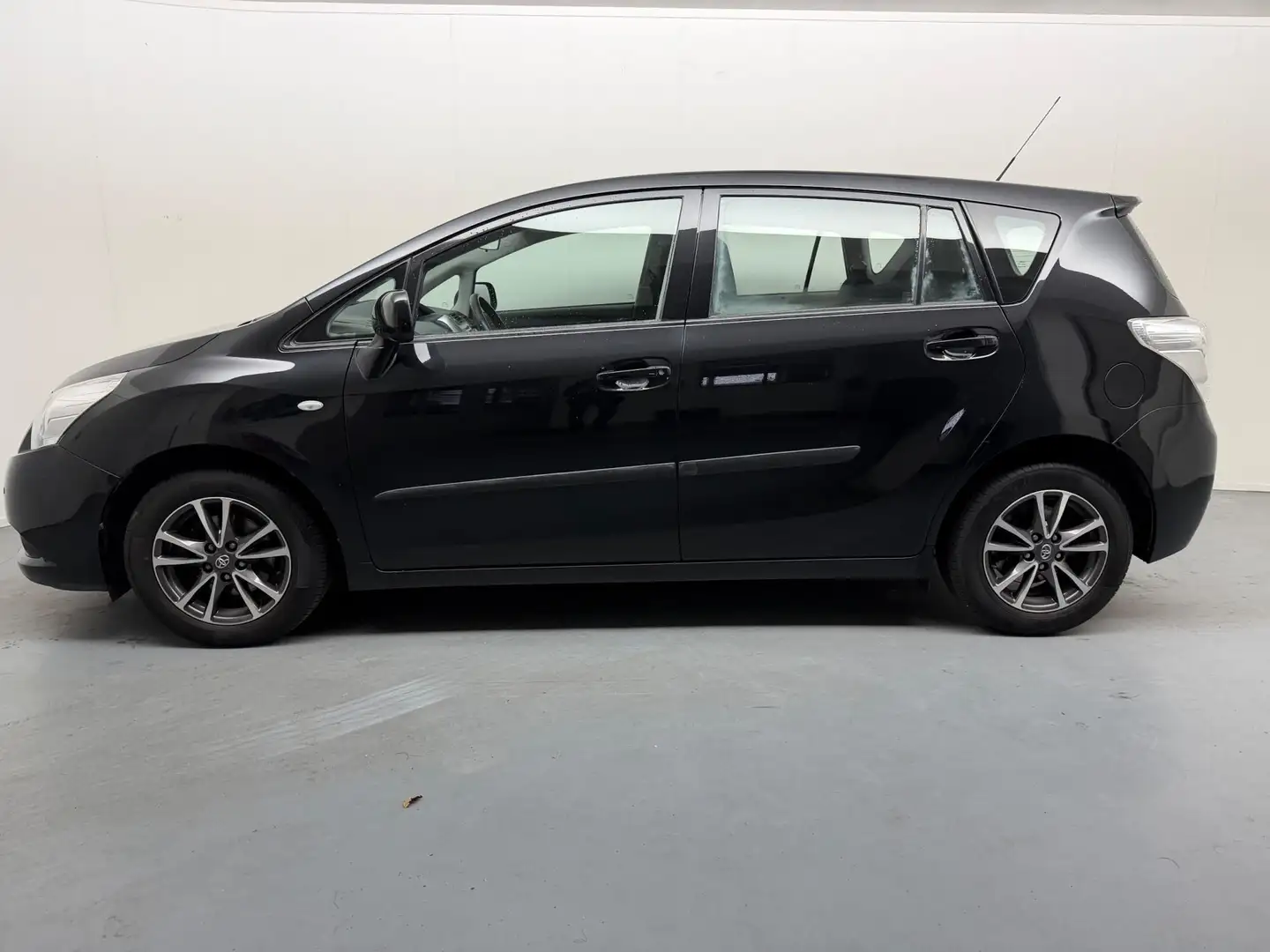 Toyota Verso 1.8 VVT-i Business Titanium # Pano # Clima # Pdc # Schwarz - 2