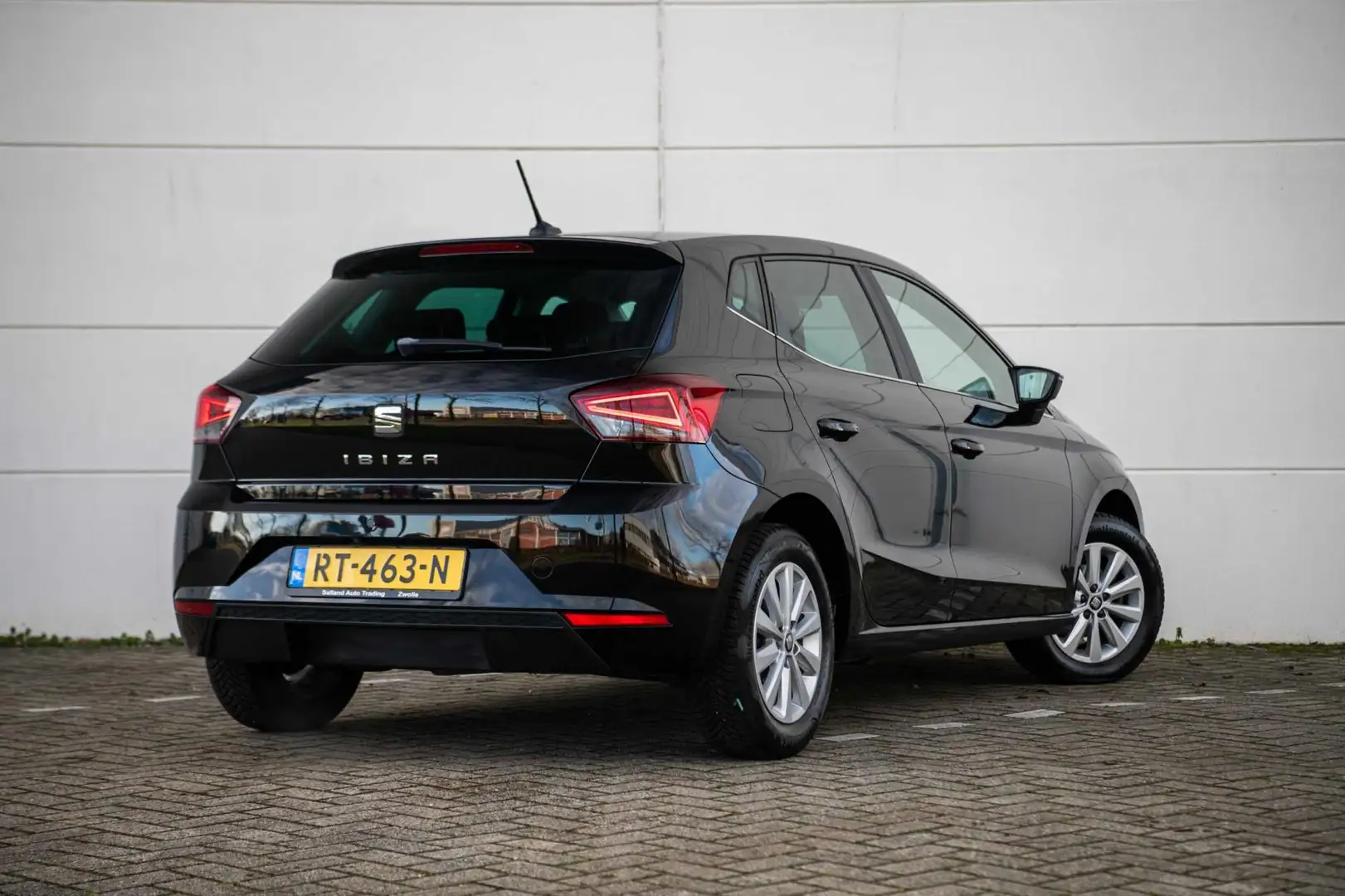 SEAT Ibiza 1.0 TSI 95pk Style Business Intense |ACC|Navi|Came Zwart - 2