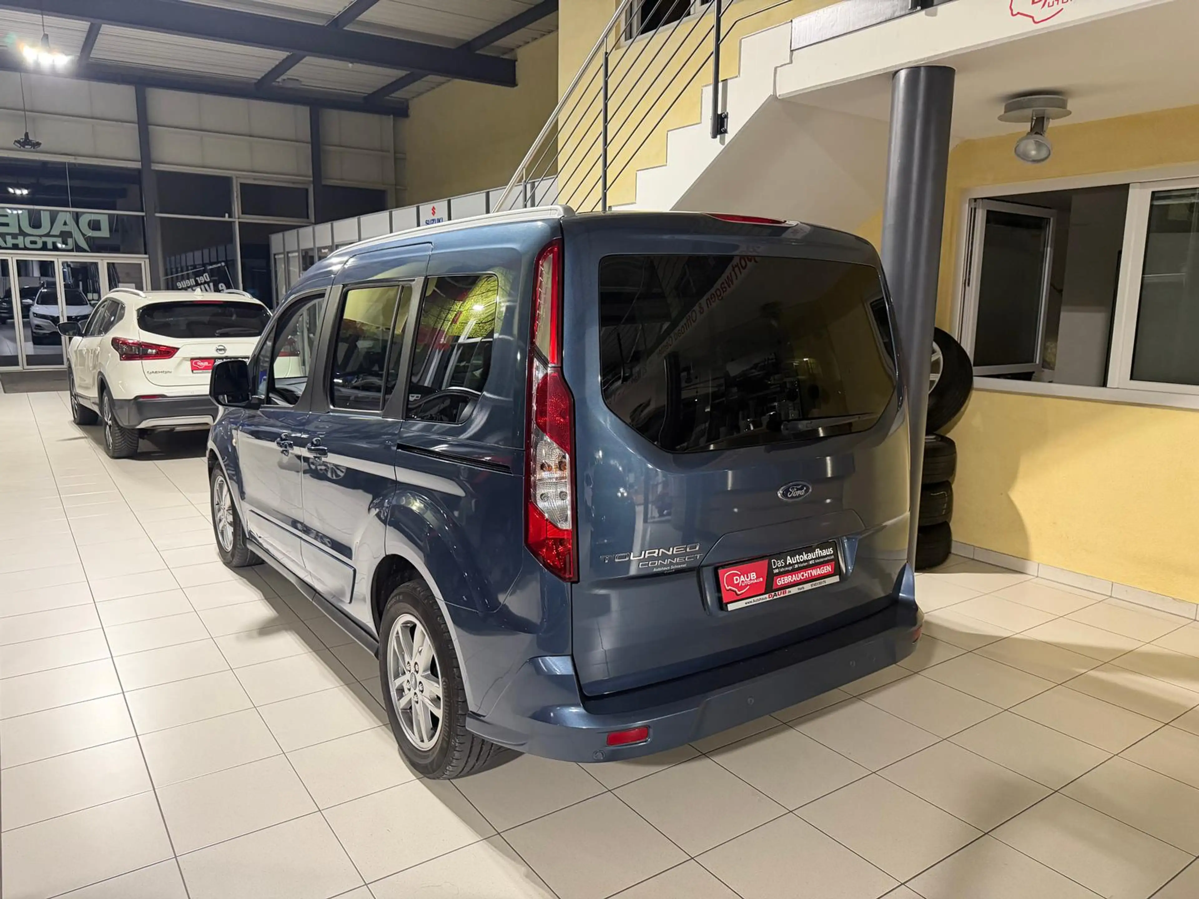 Ford Tourneo Connect 1.0 EcoBoost Titanium+Navi+Pano+ — photo 5