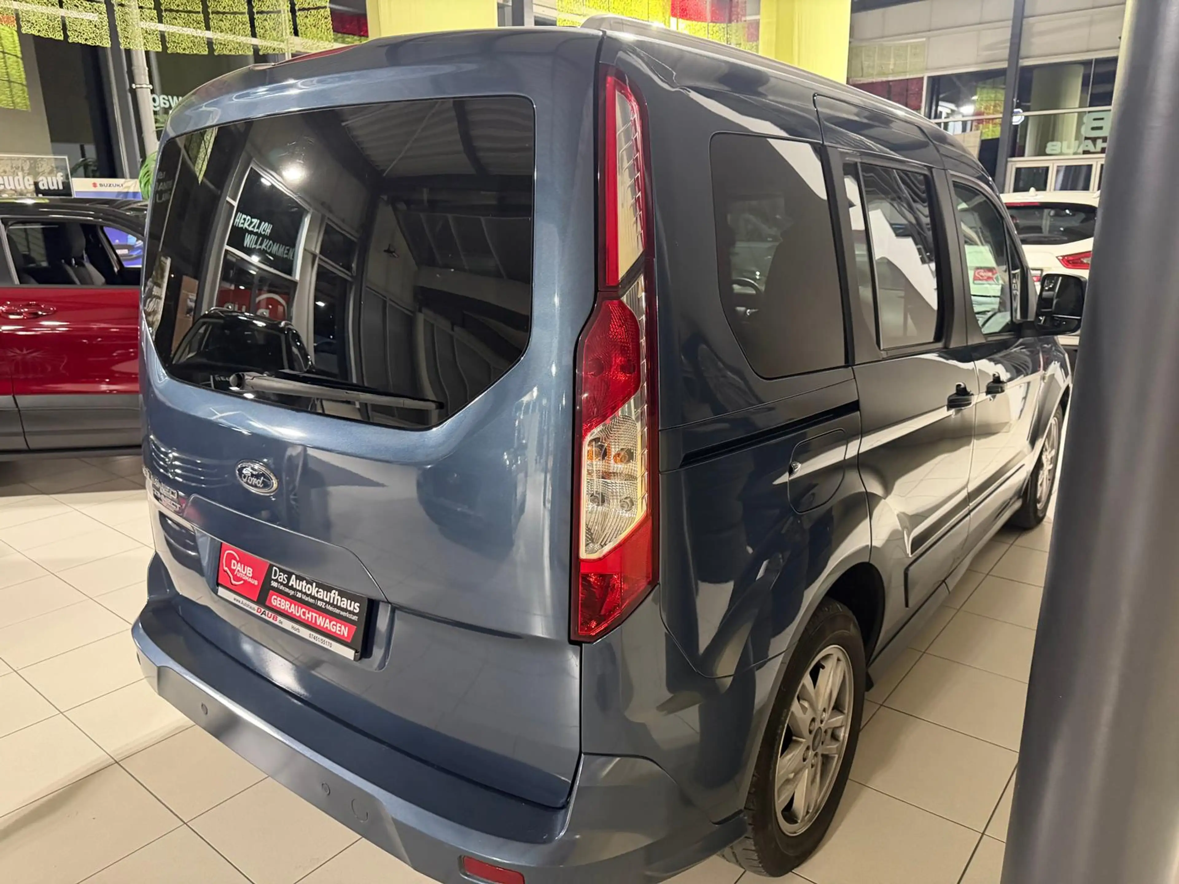 Ford Tourneo Connect 1.0 EcoBoost Titanium+Navi+Pano+ — photo 4
