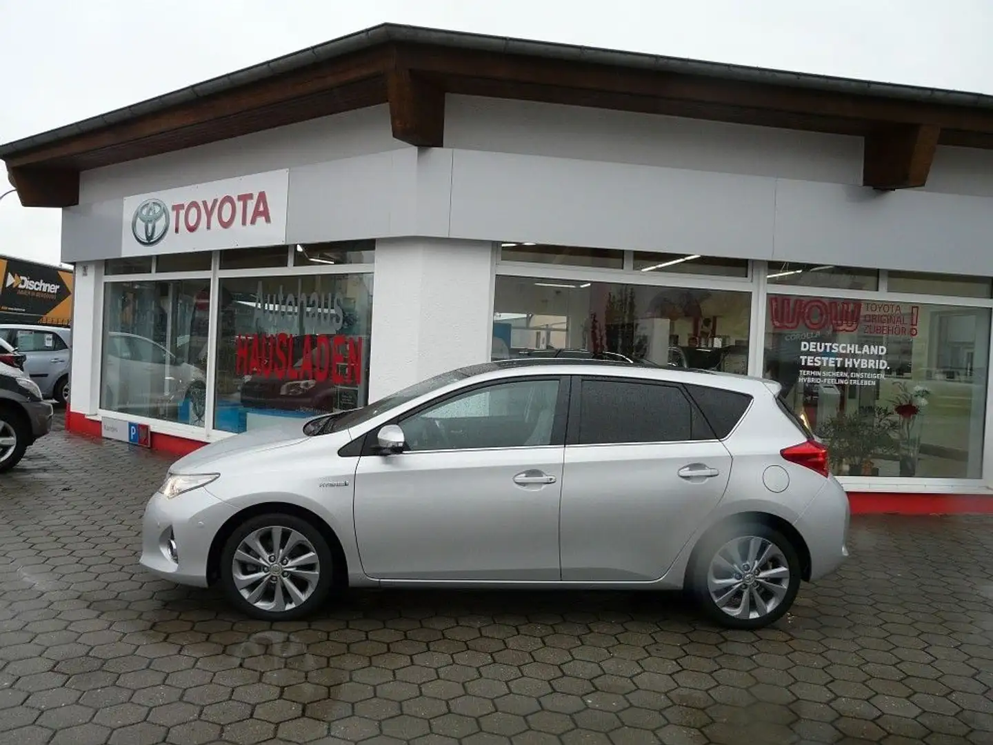 Toyota Auris Hybrid Executive Silber - 2