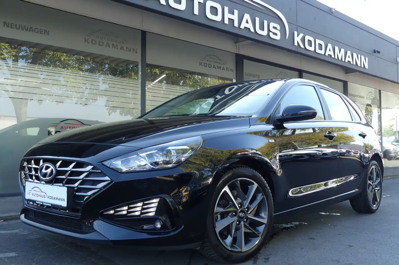Hyundai i30 Trend Mild-Hybrid*SHZ*Tempom.*CarPlay*Kamera Nero - 1