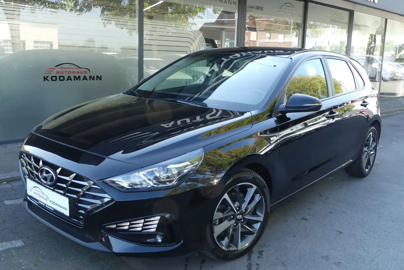 Hyundai i30 Trend Mild-Hybrid*SHZ*Tempom.*CarPlay*Kamera Nero - 2