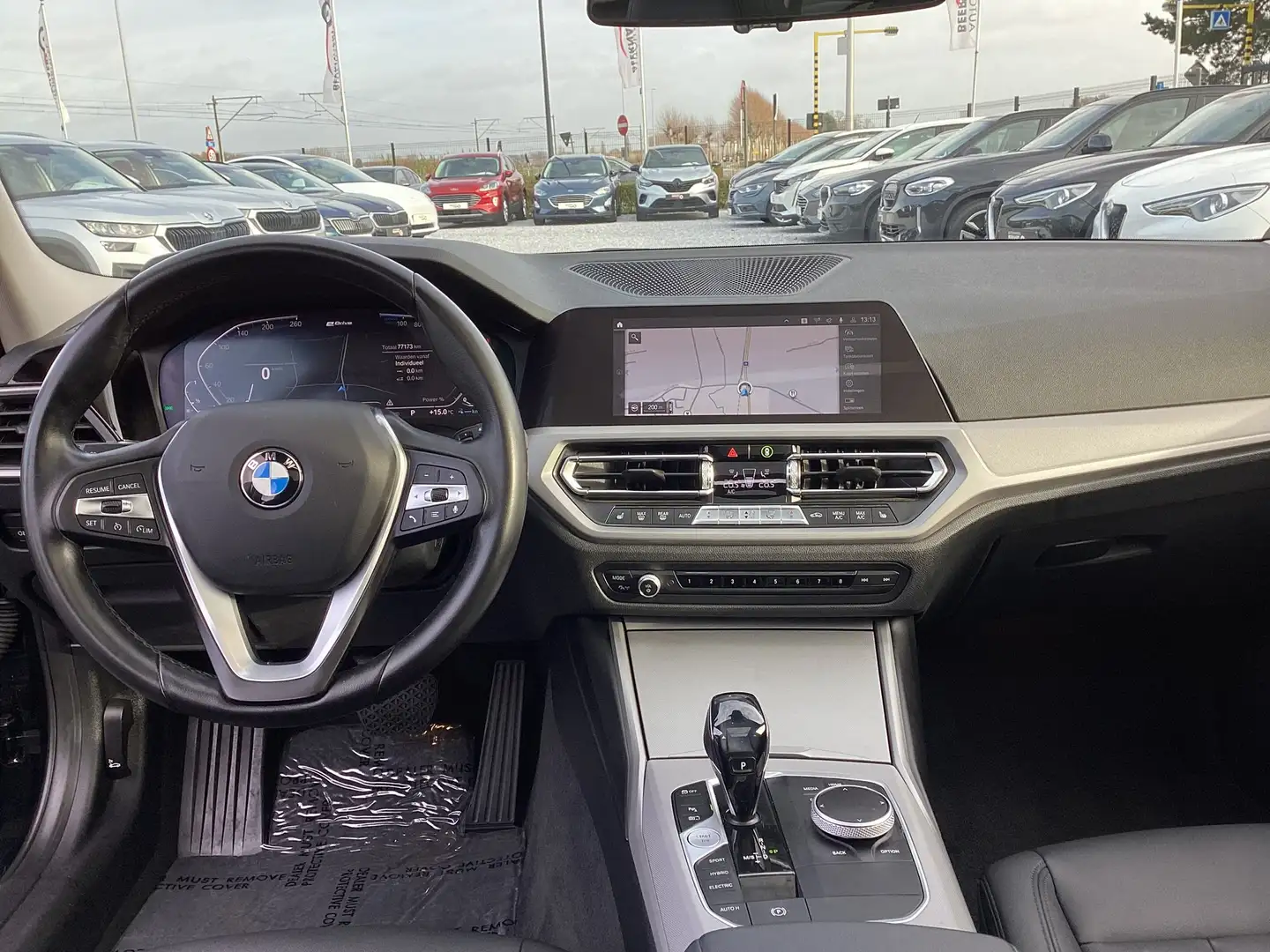 BMW 330 e 1steEig/77000km/Leder/Panodak/Carplay/VerwZetels Black - 2