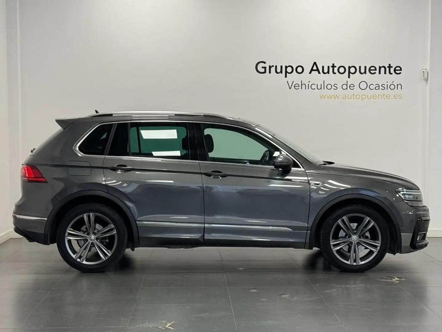 Volkswagen Tiguan R-LINE Gris - 2