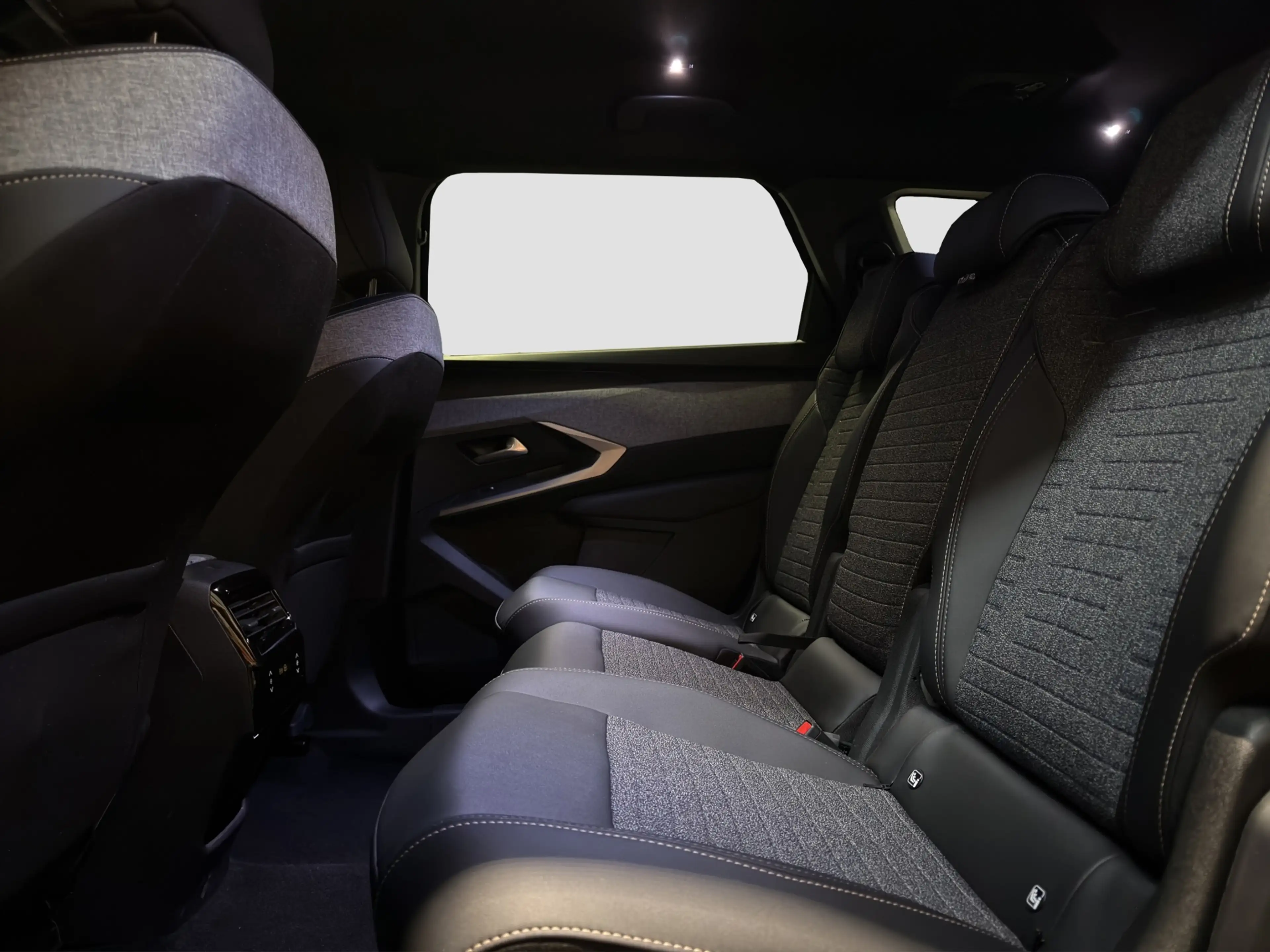 Peugeot 5008 1.2 Hybrid 145 Allure 7p|360|Keyless|ACC|Carplay|F — photo 9