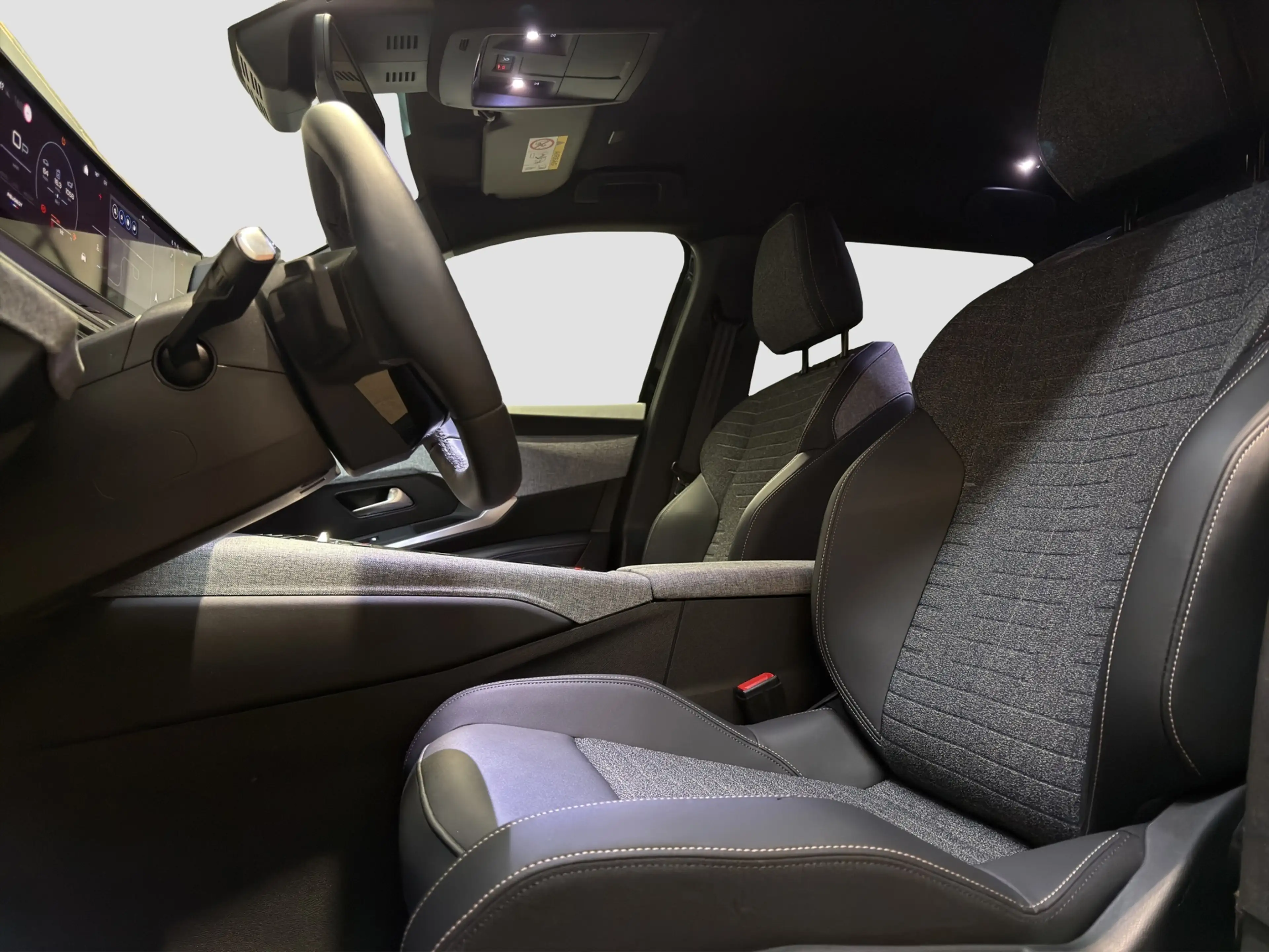 Peugeot 5008 1.2 Hybrid 145 Allure 7p|360|Keyless|ACC|Carplay|F — photo 4