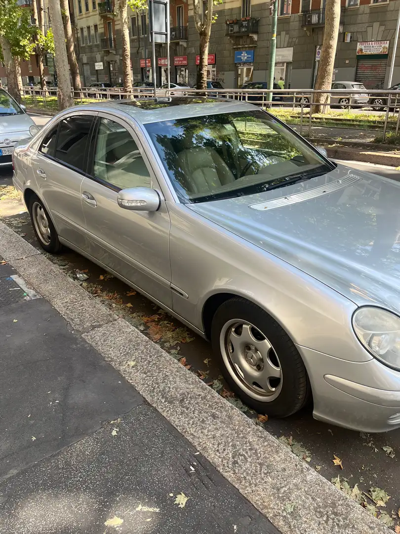 Mercedes-Benz E 240 E 240 V6 Classic 4matic Šedá - 1