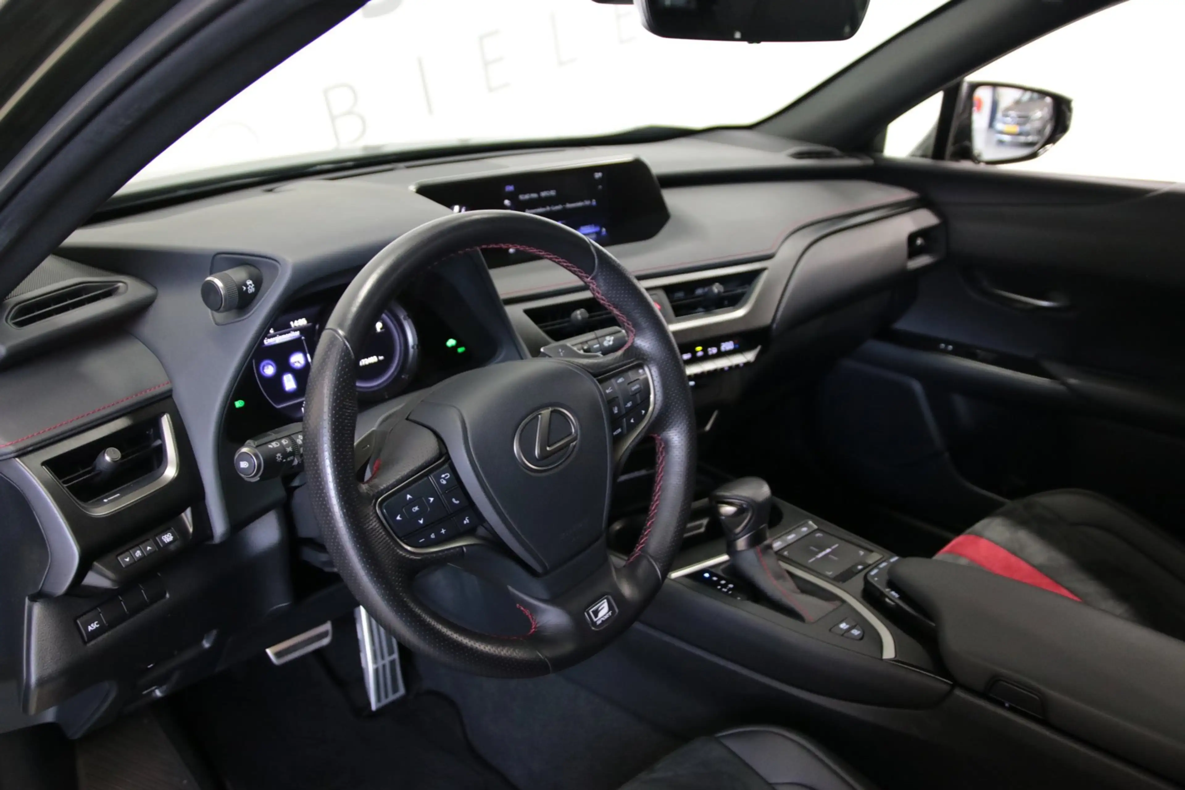 Lexus UX 250h F Sport Line/LED — photo 14